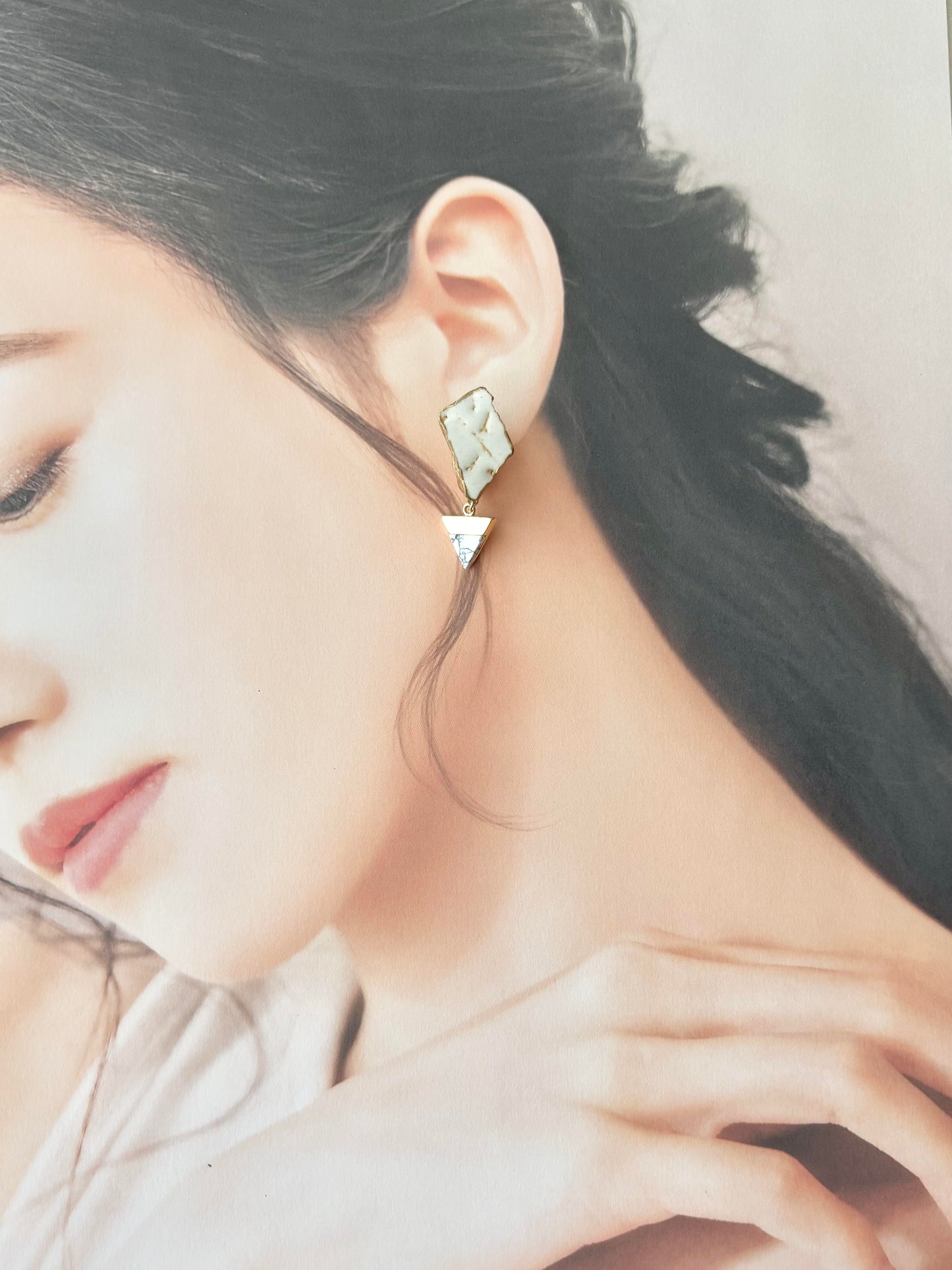 Imari Ware Kintsugi Titanium Earrings Gold Carnelian