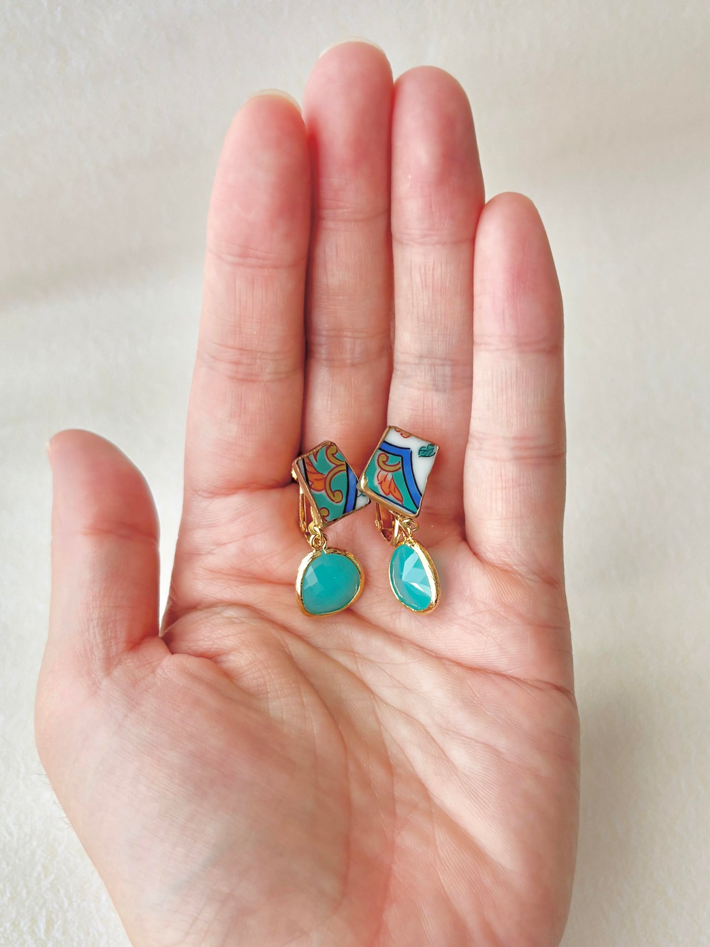 Imari Ware Kintsugi Titanium Earrings Gold Carnelian