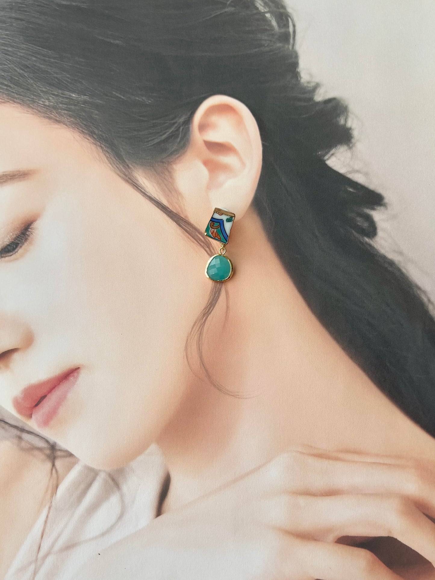 Imari Ware Kintsugi Titanium Earrings Gold Carnelian