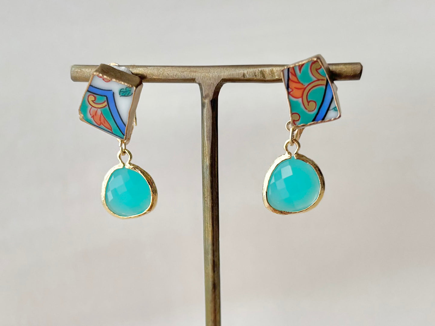 Imari Ware Kintsugi Titanium Earrings Gold Carnelian