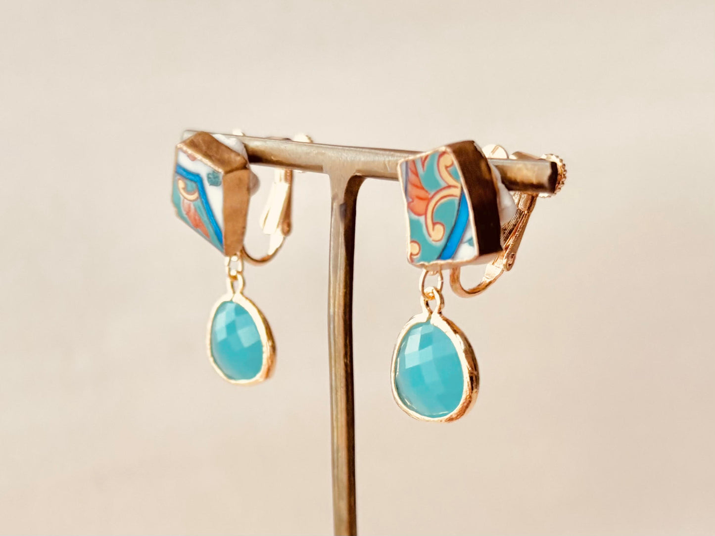 Imari Ware Kintsugi Titanium Earrings Gold Carnelian