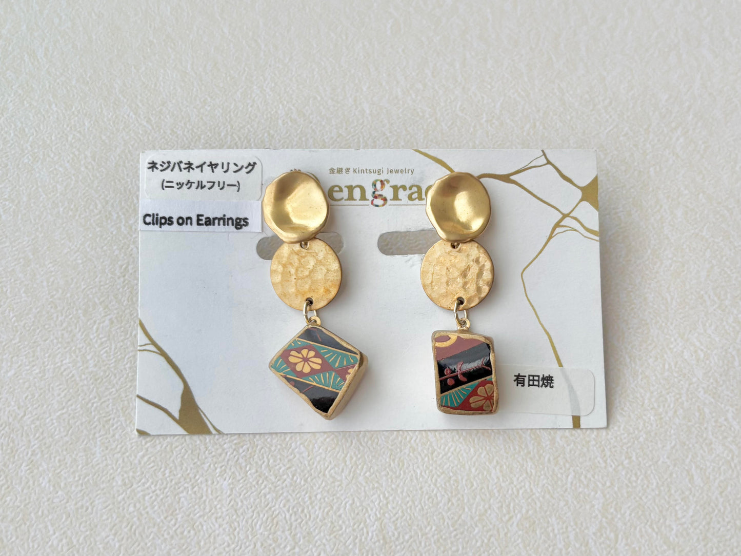 Imari Ware Kintsugi Titanium Earrings Gold Carnelian