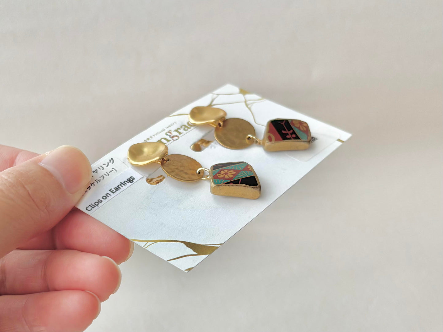 Imari Ware Kintsugi Titanium Earrings Gold Carnelian