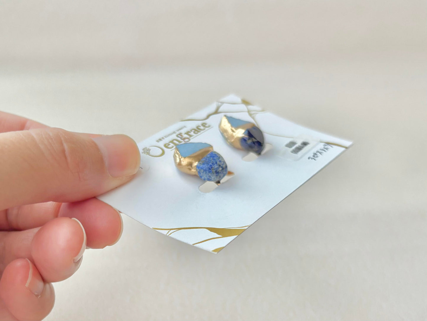 Imari Ware Kintsugi Titanium Earrings Gold Carnelian