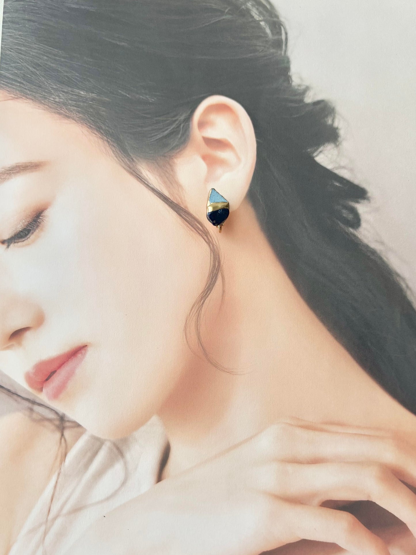 Imari Ware Kintsugi Titanium Earrings Gold Carnelian