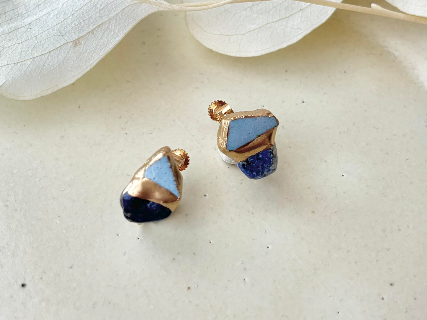 Imari Ware Kintsugi Titanium Earrings Gold Carnelian