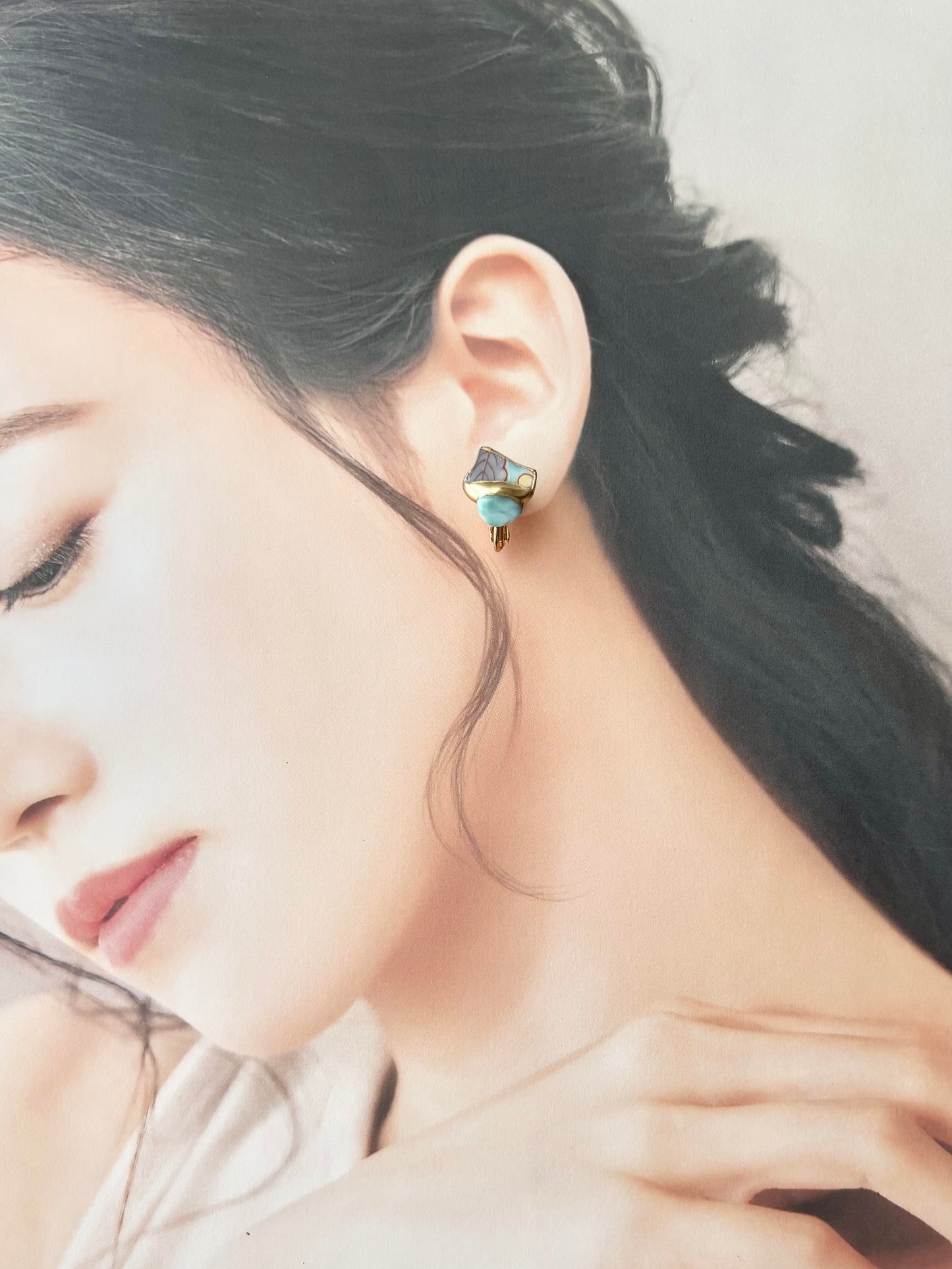 Imari Ware Kintsugi Titanium Earrings Gold Carnelian