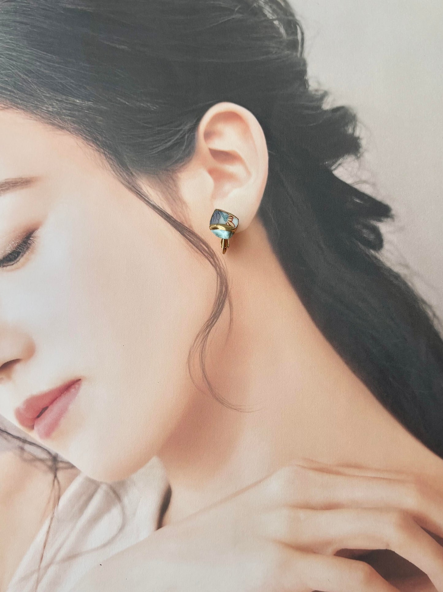 Imari Ware Kintsugi Titanium Earrings Gold Carnelian