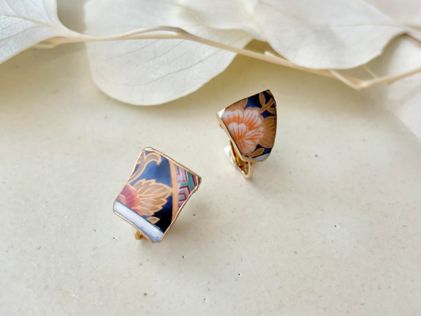 Imari Ware Kintsugi Titanium Earrings Gold Carnelian