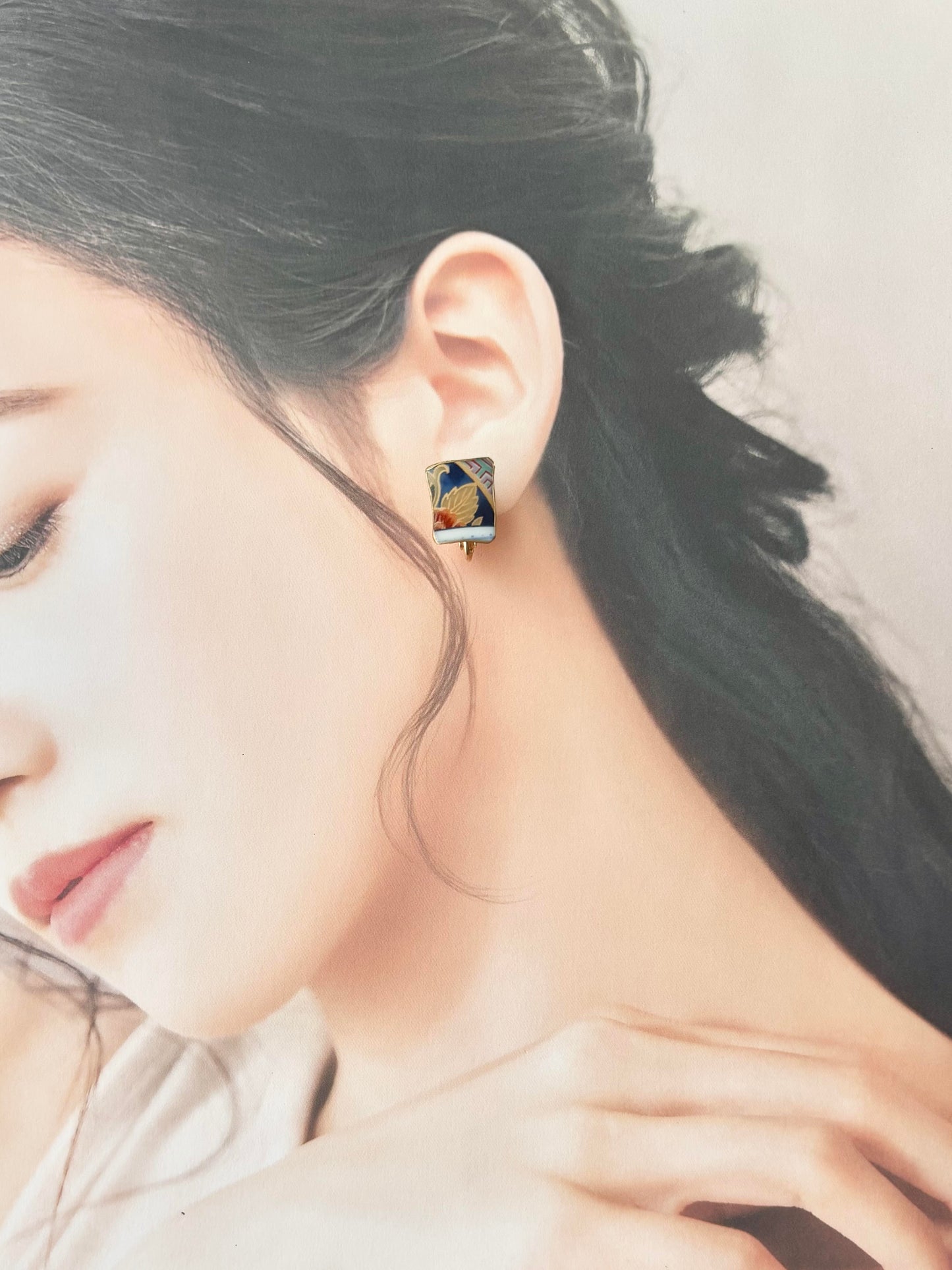 Imari Ware Kintsugi Titanium Earrings Gold Carnelian