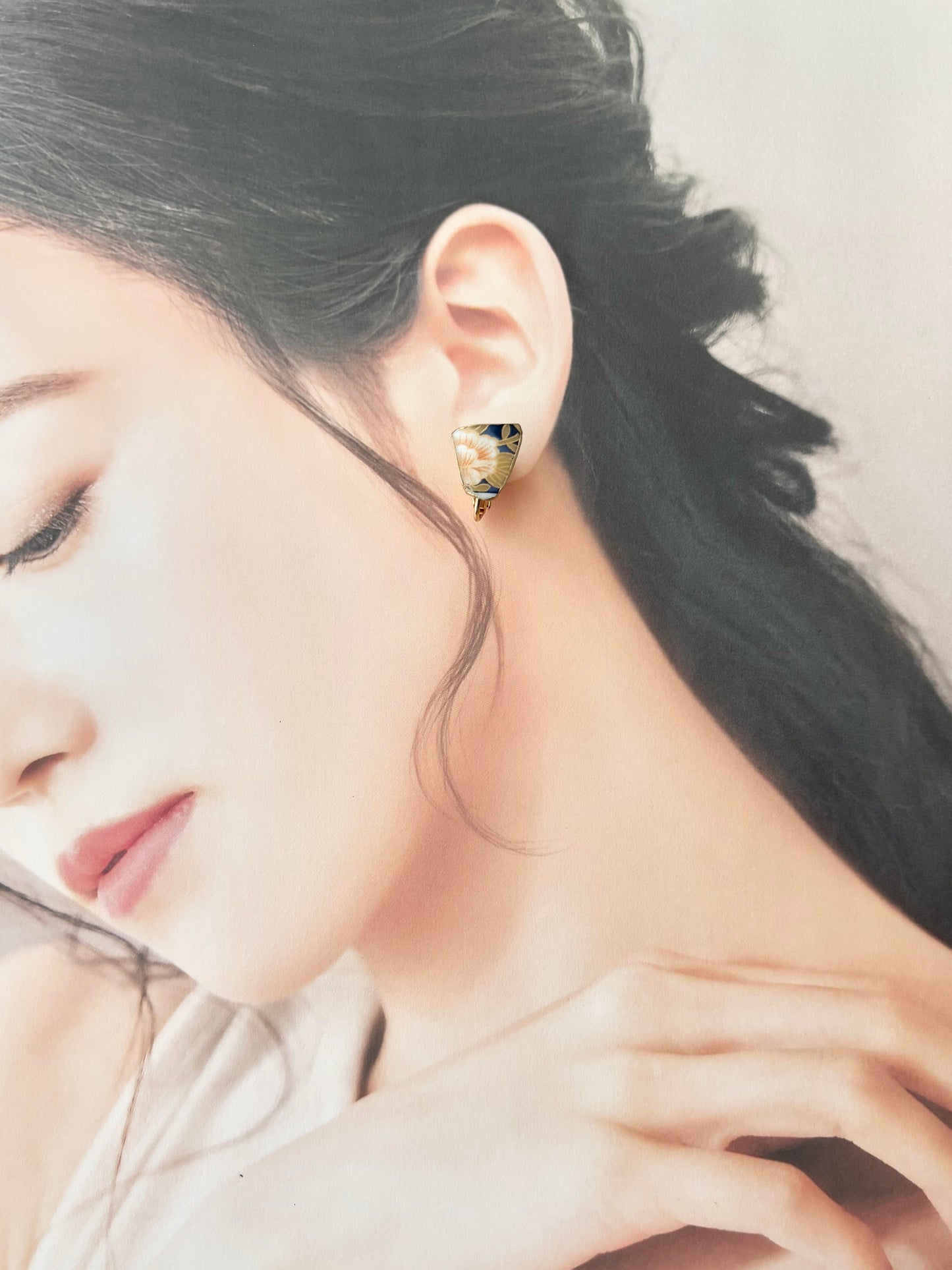 Imari Ware Kintsugi Titanium Earrings Gold Carnelian