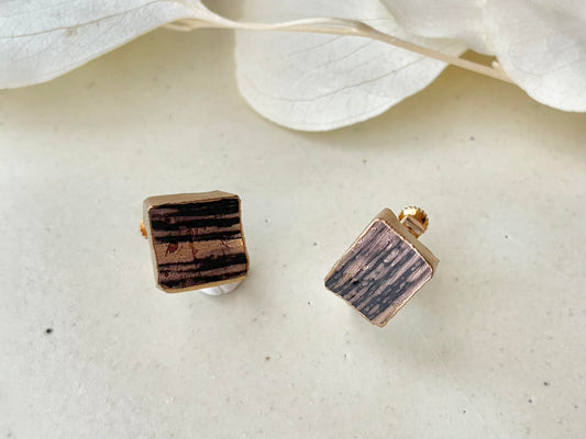 Imari Ware Kintsugi Titanium Earrings Gold Carnelian