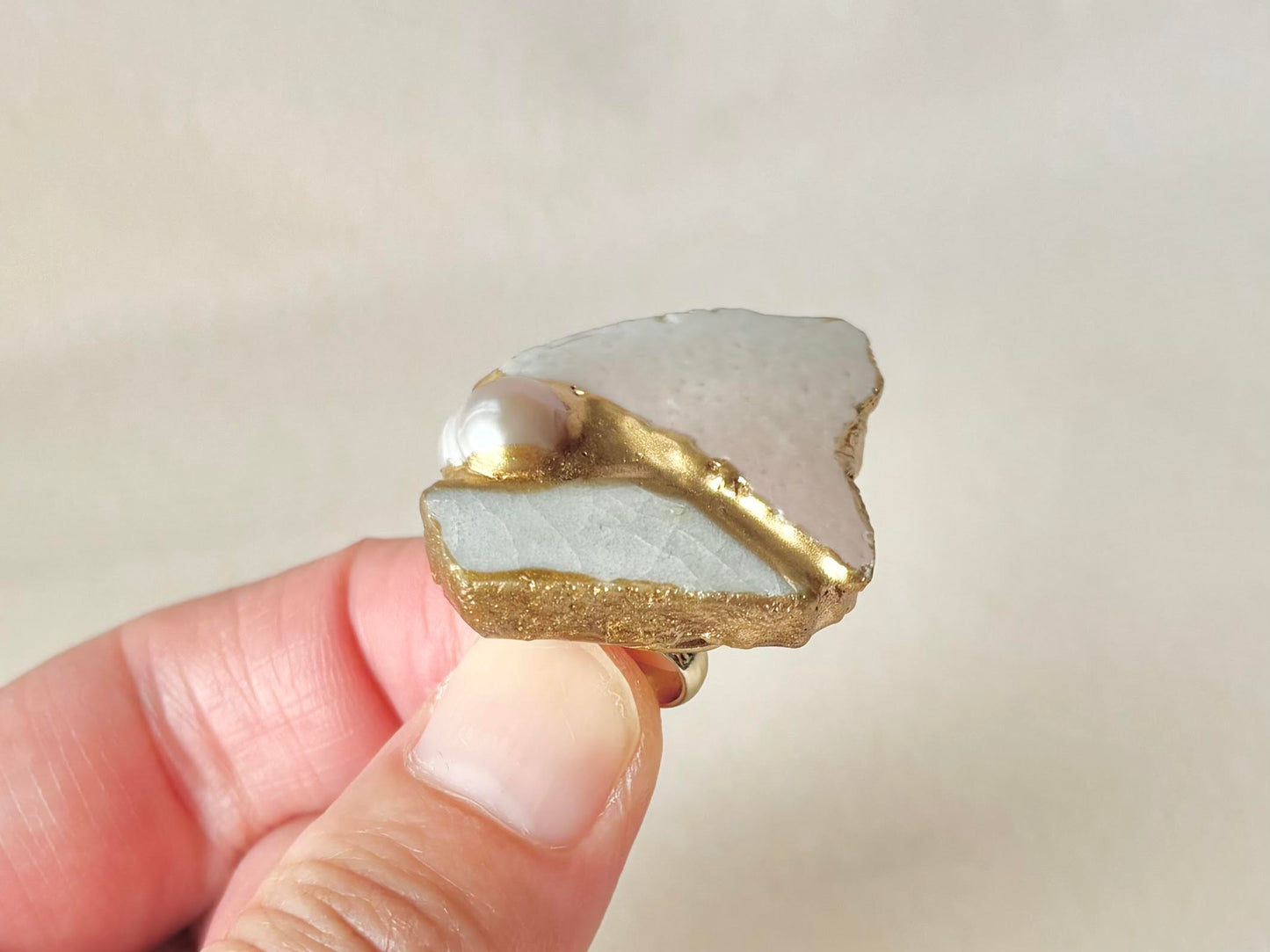 Imari Ware Kintsugi Titanium Earrings Gold Carnelian