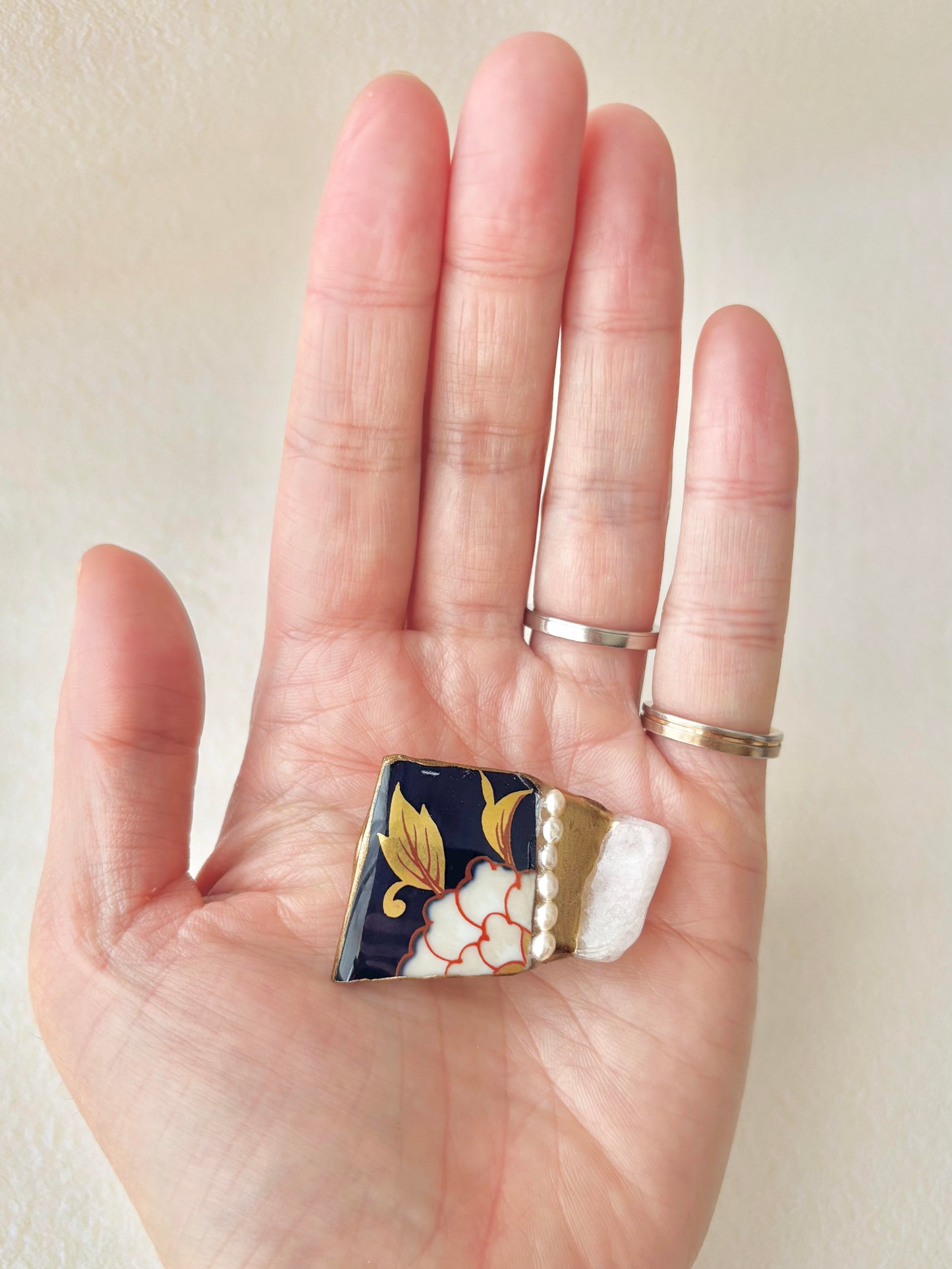 Imari Ware Kintsugi Titanium Earrings Gold Carnelian