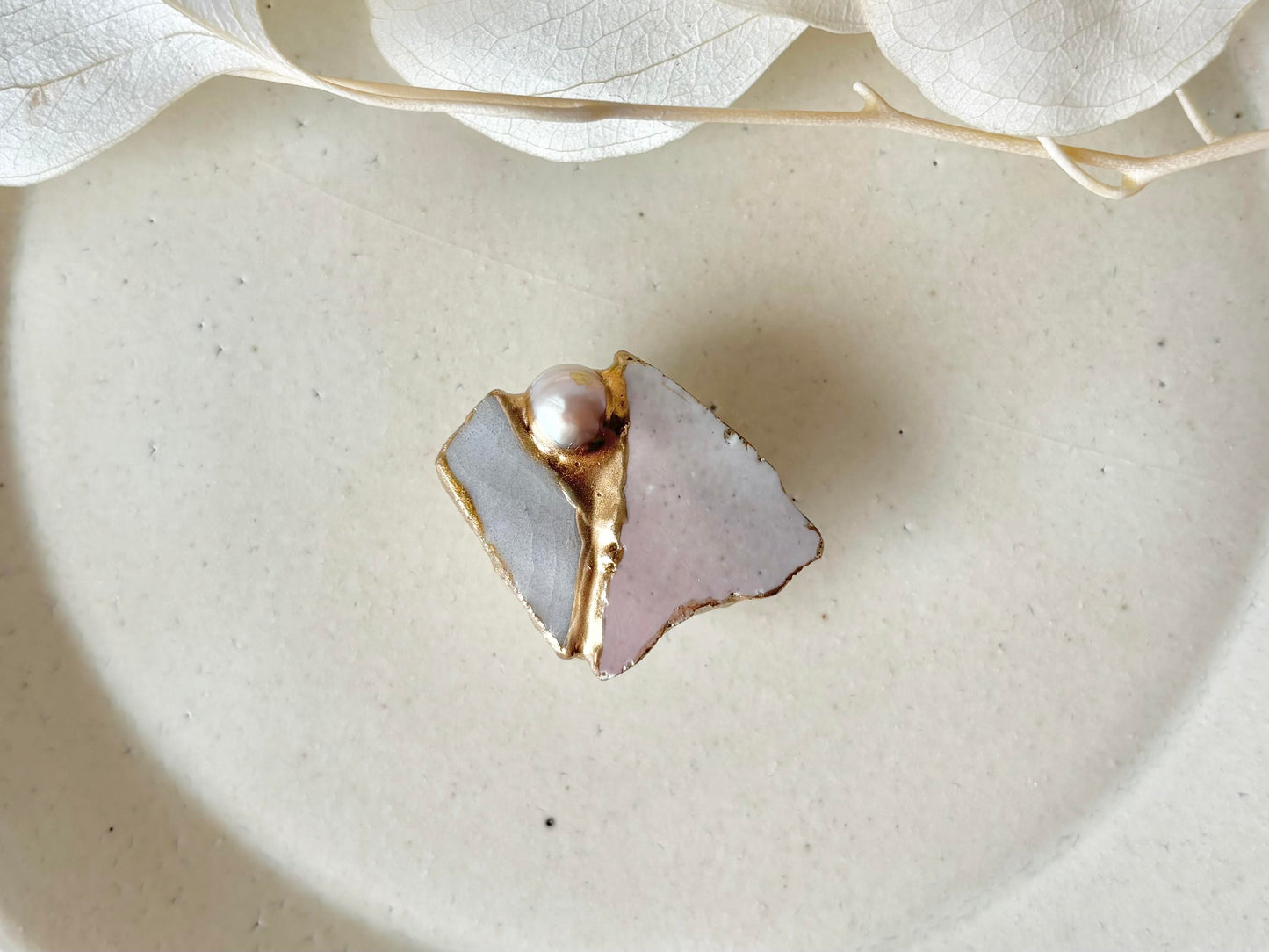 Imari Ware Kintsugi Titanium Earrings Gold Carnelian