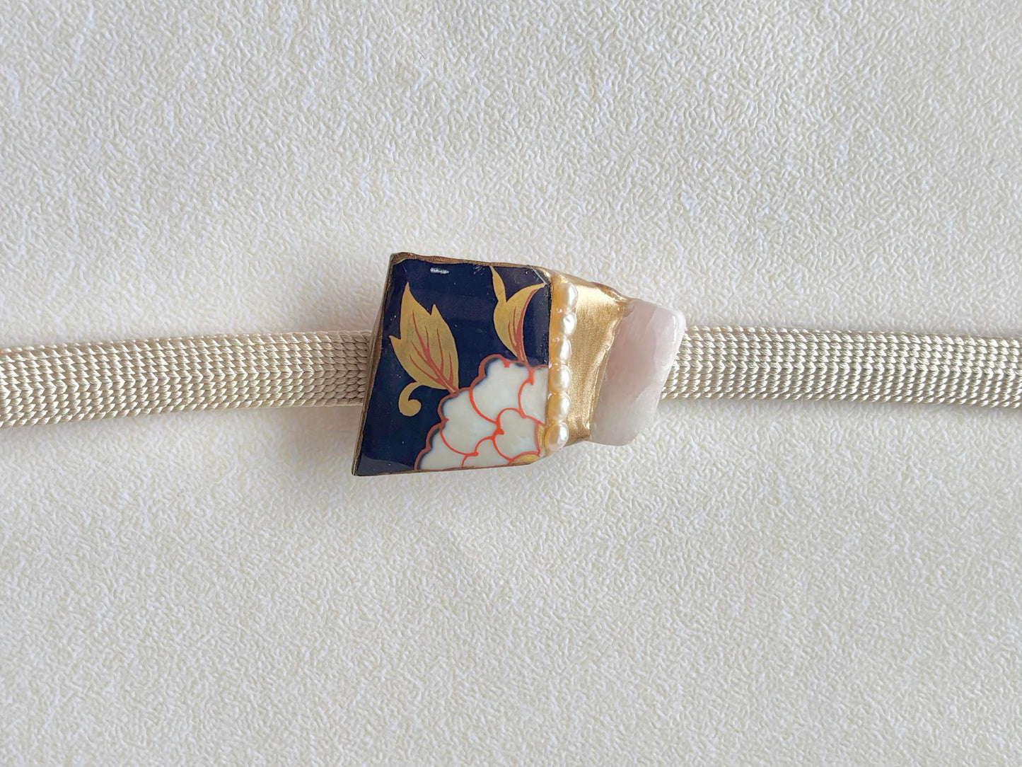 Imari Ware Kintsugi Titanium Earrings Gold Carnelian