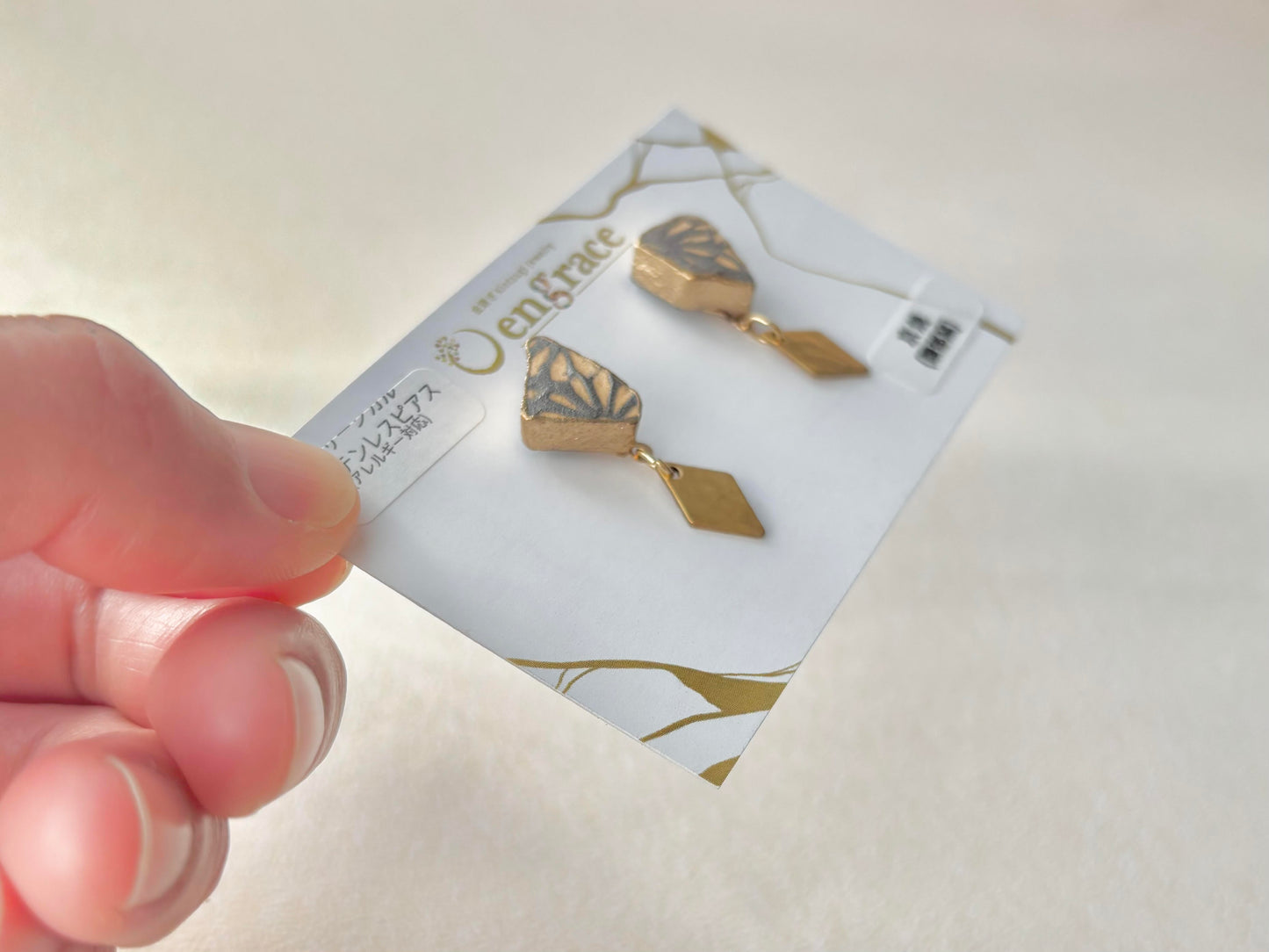 Imari Ware Kintsugi Titanium Earrings Gold Carnelian