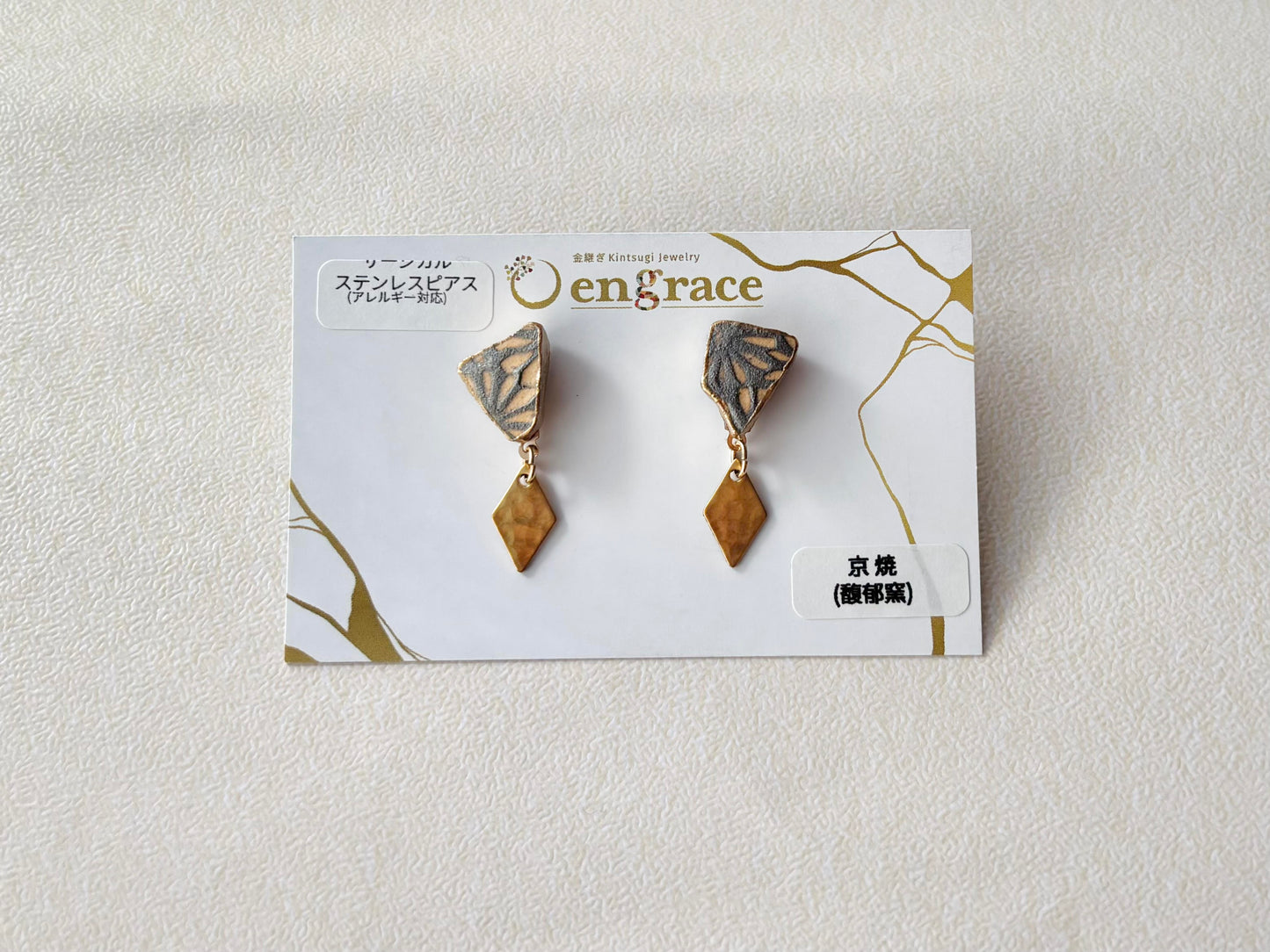 Imari Ware Kintsugi Titanium Earrings Gold Carnelian