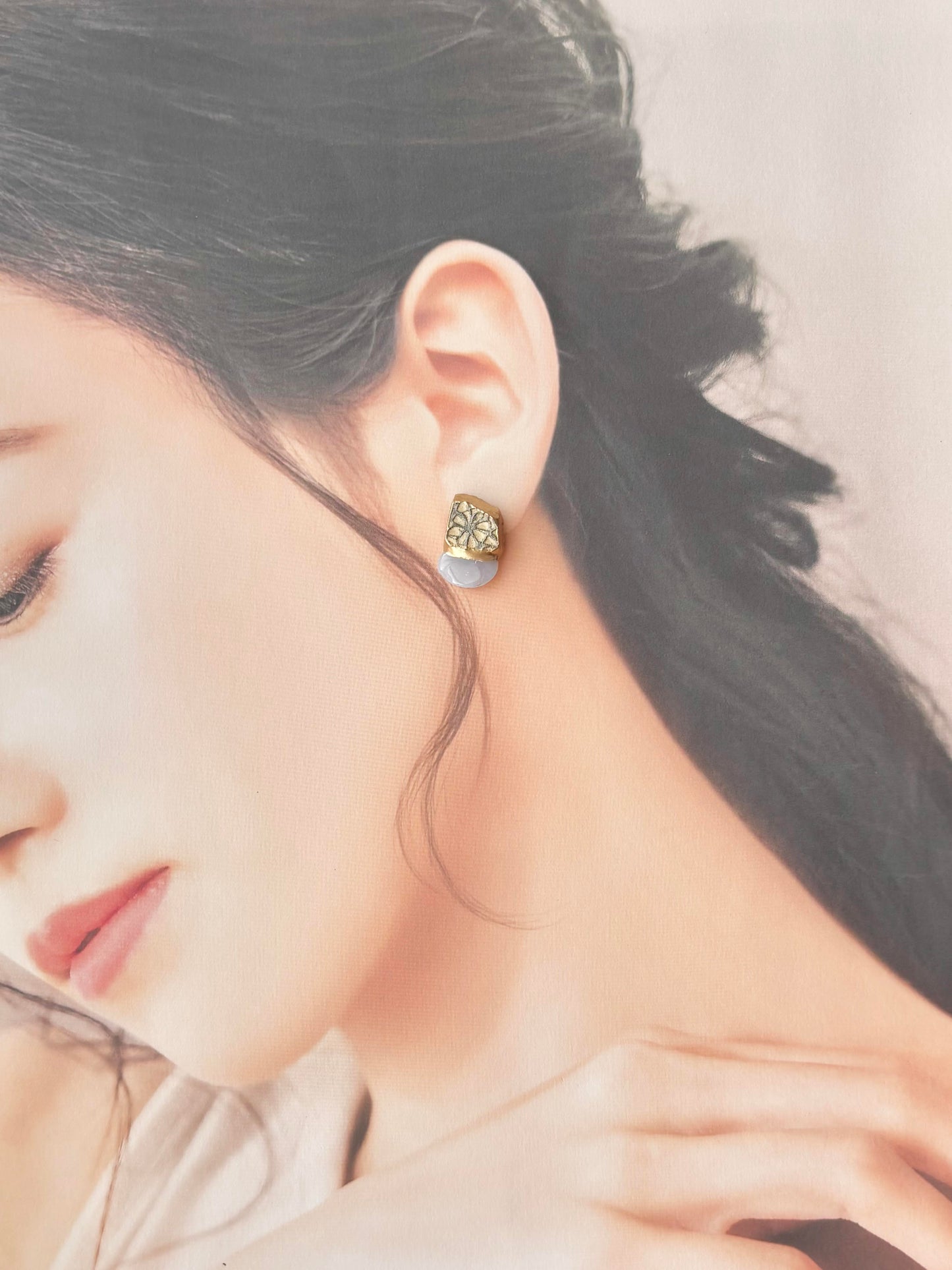 京焼 　金継ぎ　サージカルステンレスピアス　花柄　グレー　ブルーレースアゲート　天然石　伝統工芸　＃371