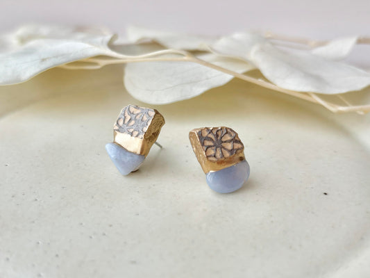 京焼 　金継ぎ　サージカルステンレスピアス　花柄　グレー　ブルーレースアゲート　天然石　伝統工芸　＃371
