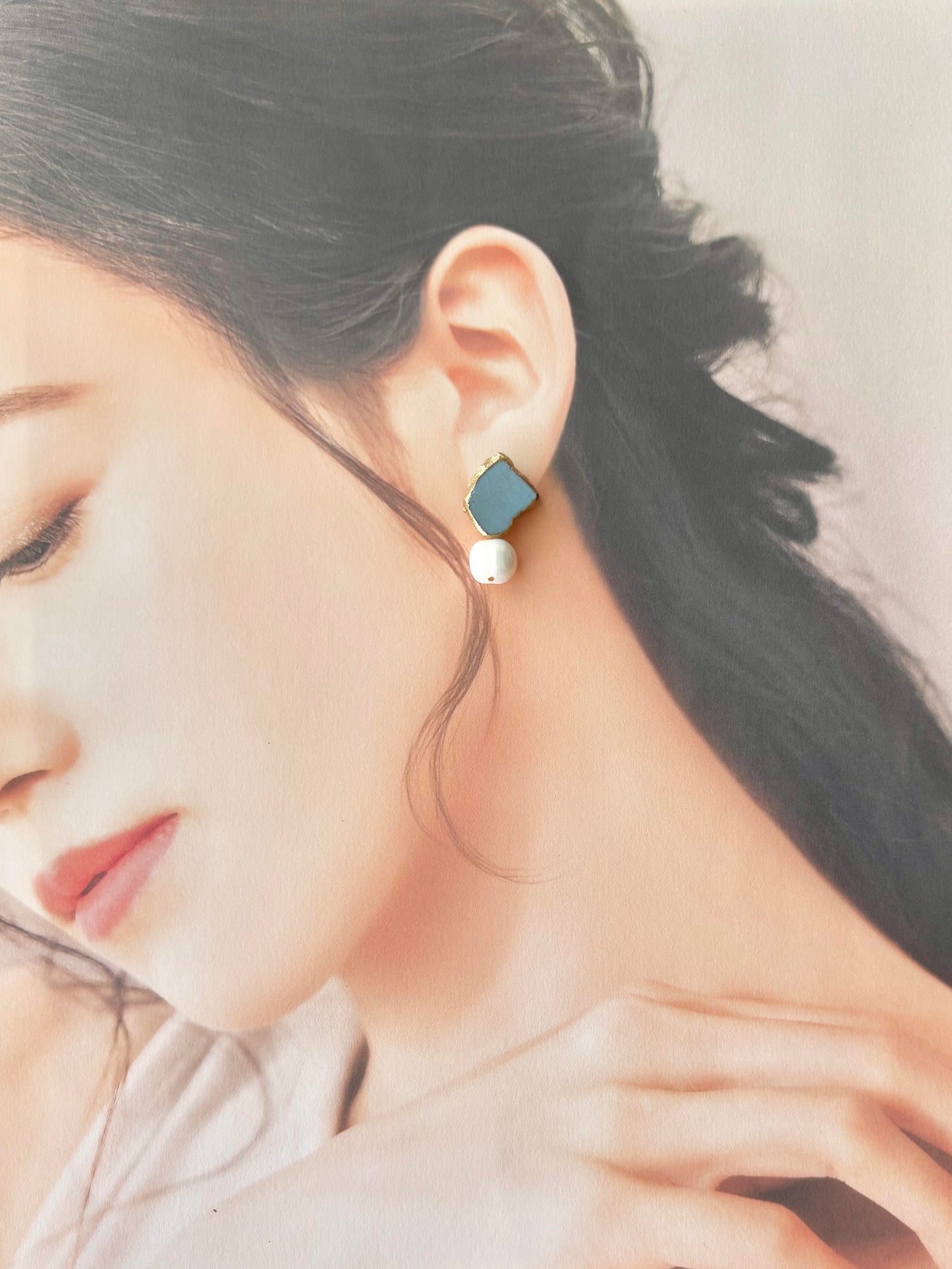 Imari Ware Kintsugi Titanium Earrings Gold Carnelian