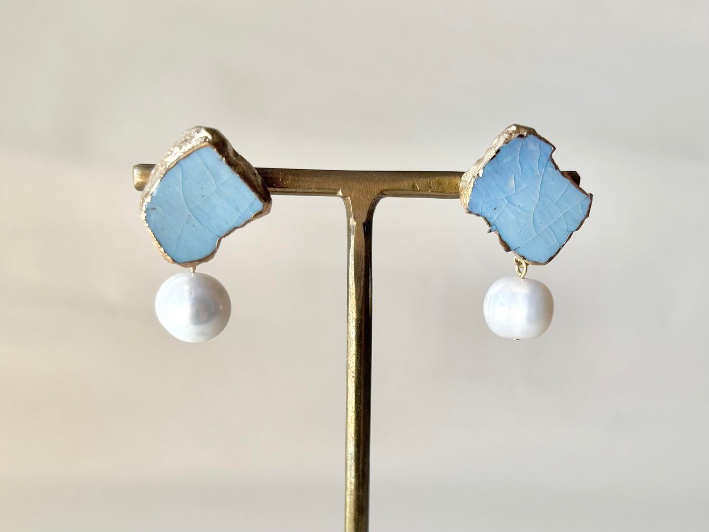 Imari Ware Kintsugi Titanium Earrings Gold Carnelian