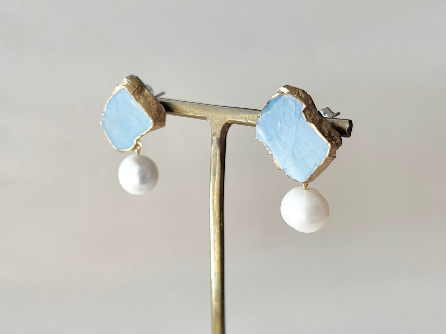 Imari Ware Kintsugi Titanium Earrings Gold Carnelian