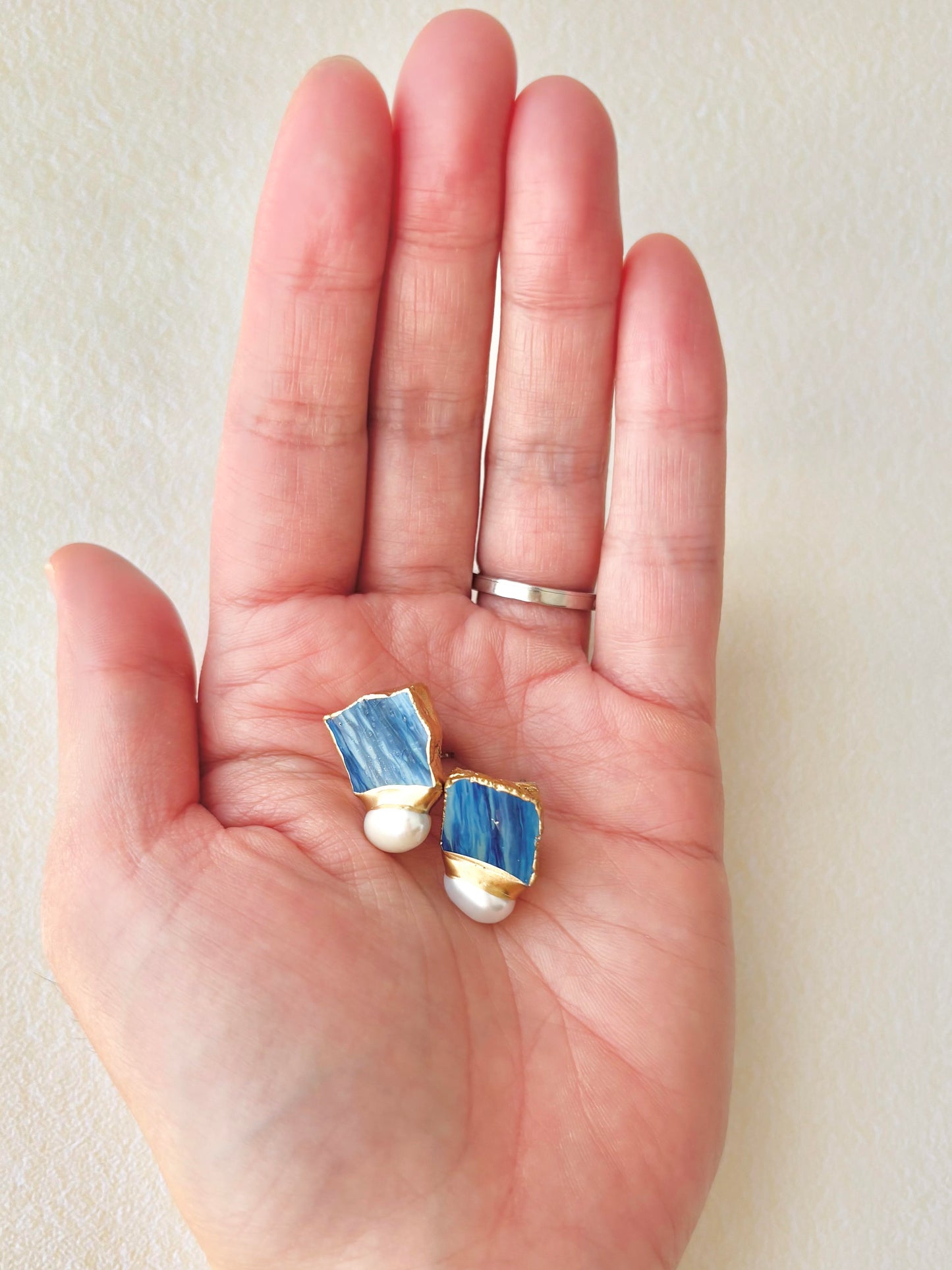 萩焼　金継ぎ　サージカルステンレスピアス　藍色　淡水パール　天然石　 伝統工芸　＃373