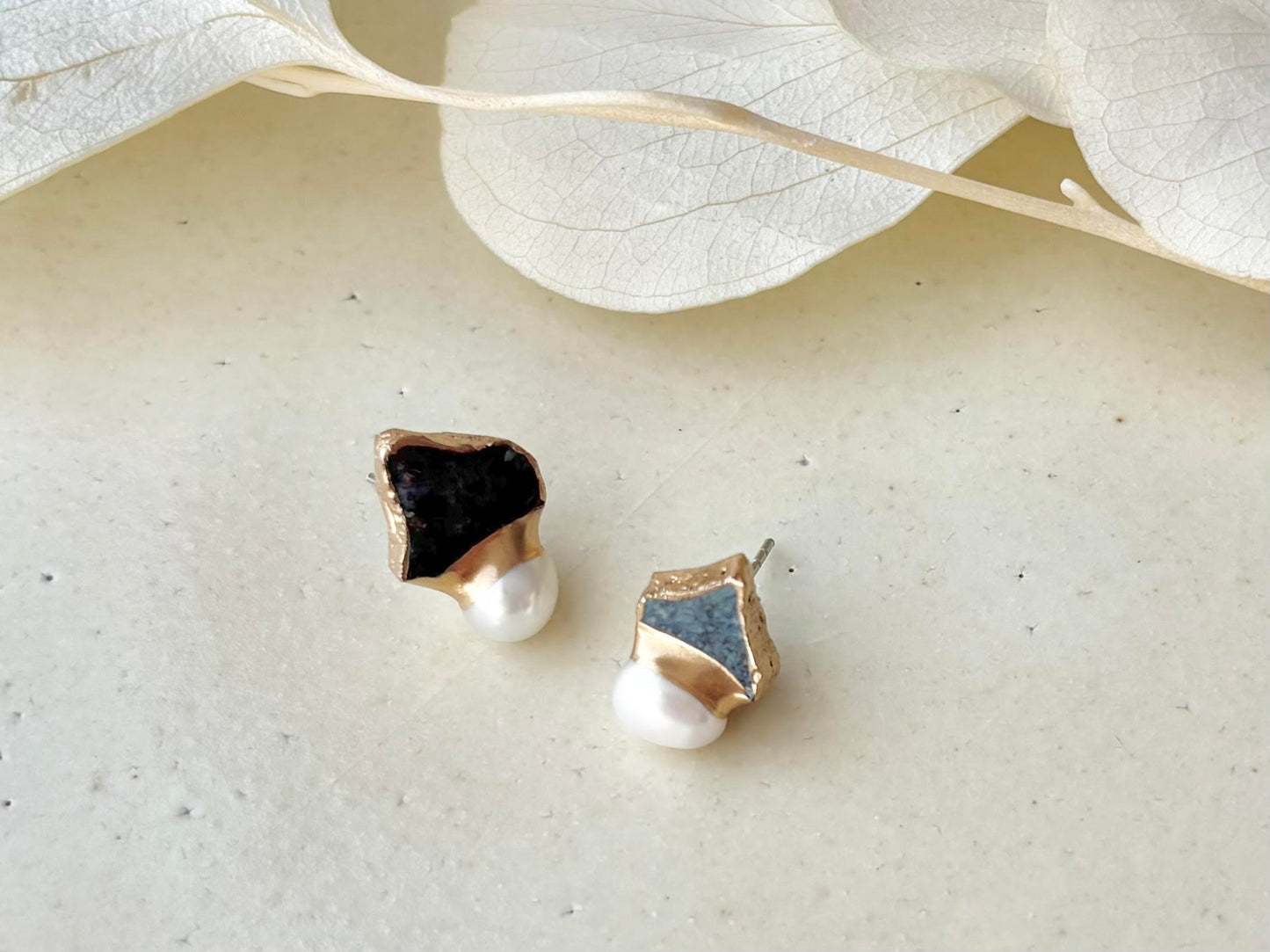 萩焼　金継ぎ　サージカルステンレスピアス　藍色　淡水パール　天然石　 伝統工芸　＃375