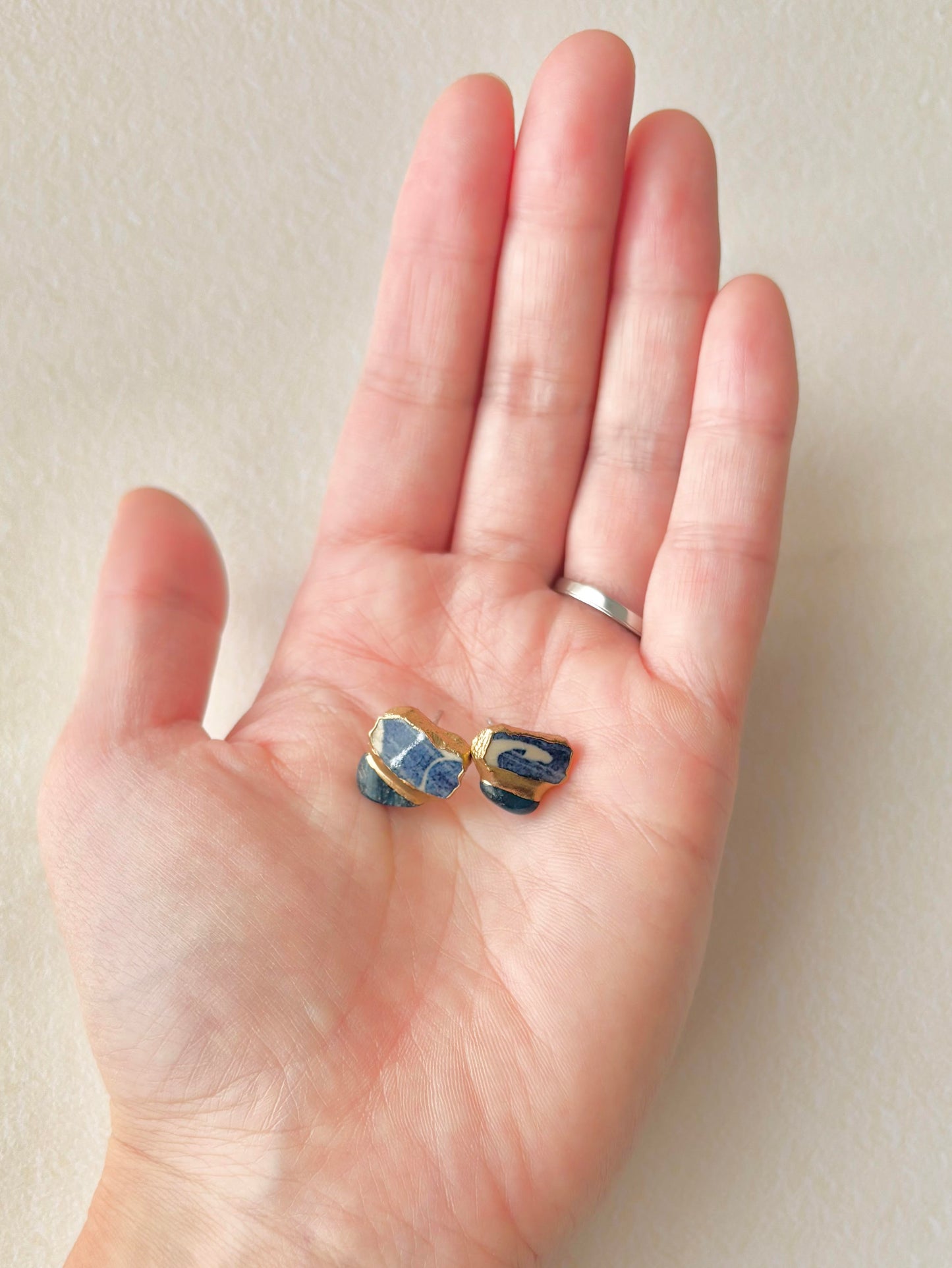 有田焼 　金継ぎ　サージカルステンレスピアス　青　白　アパタイト　天然石　伝統工芸　＃378