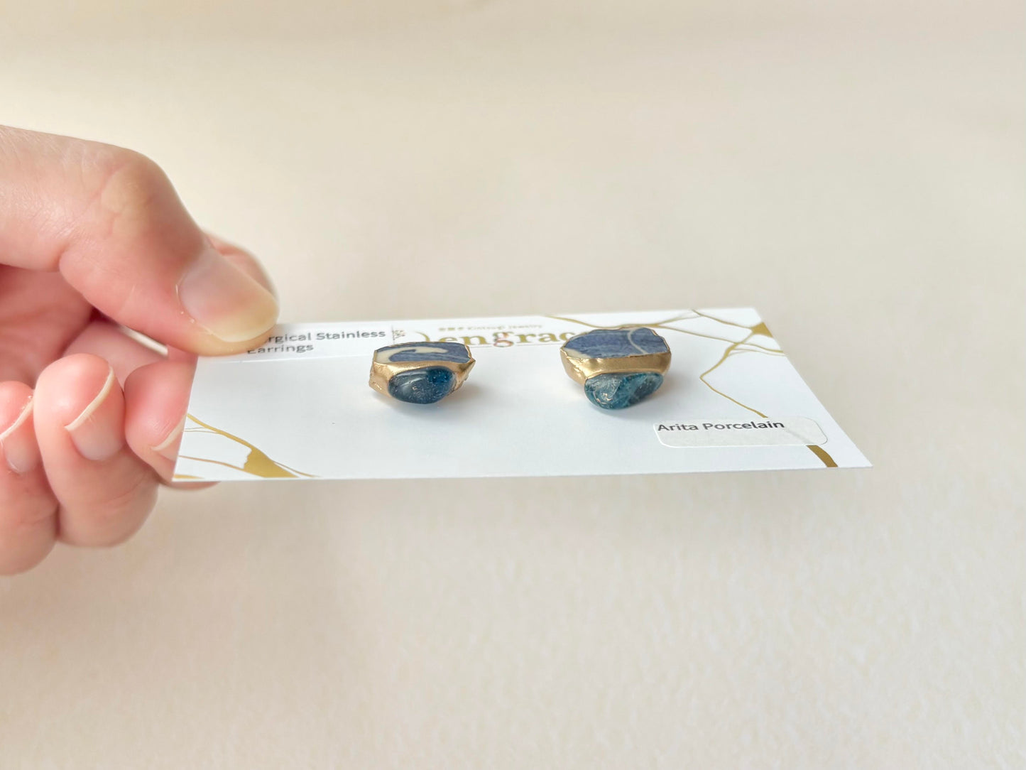 有田焼 　金継ぎ　サージカルステンレスピアス　青　白　アパタイト　天然石　伝統工芸　＃378