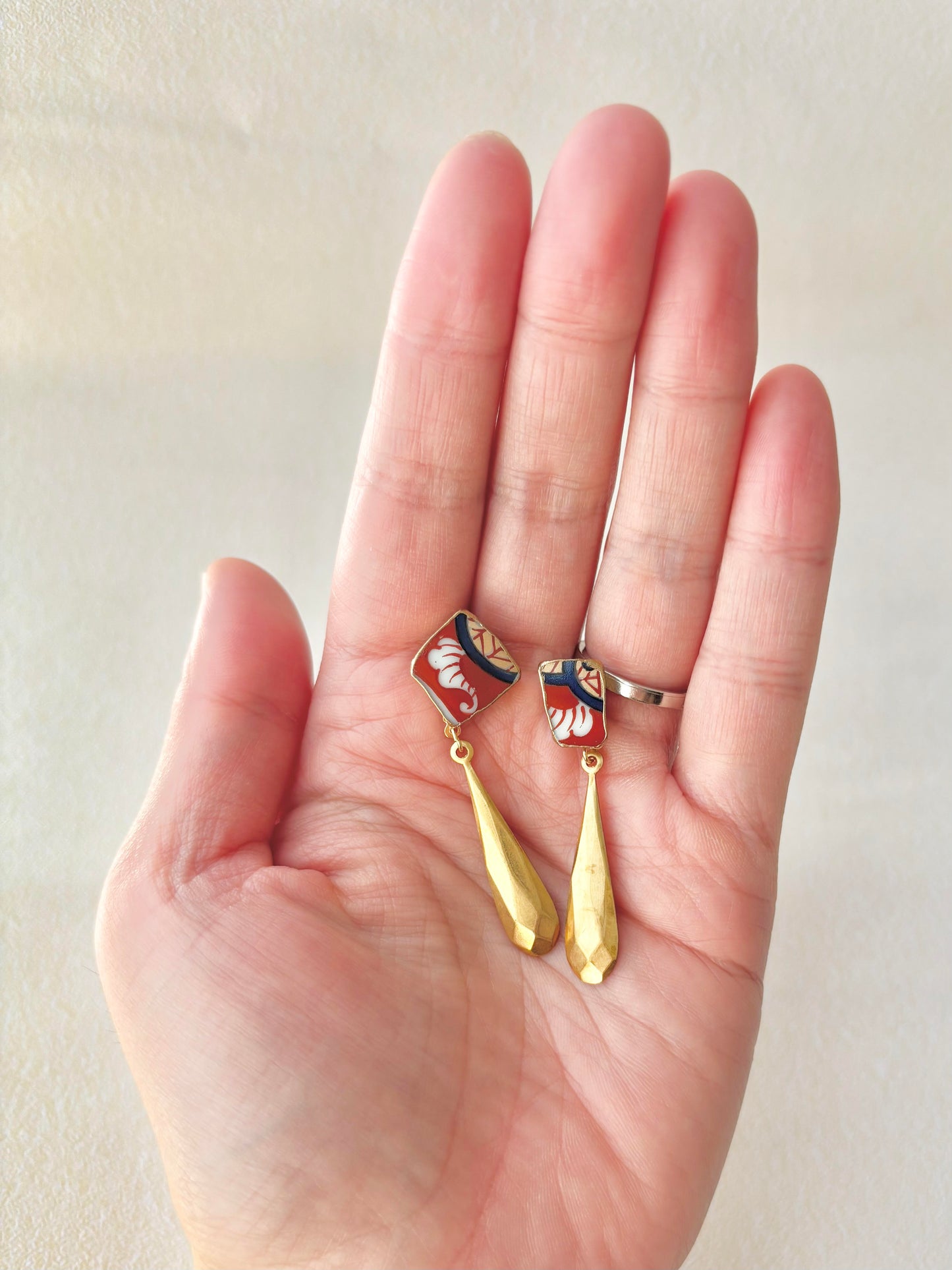 有田焼 　金継ぎ　サージカルステンレスピアス　和柄　ゴールド　揺れる　伝統工芸　＃379