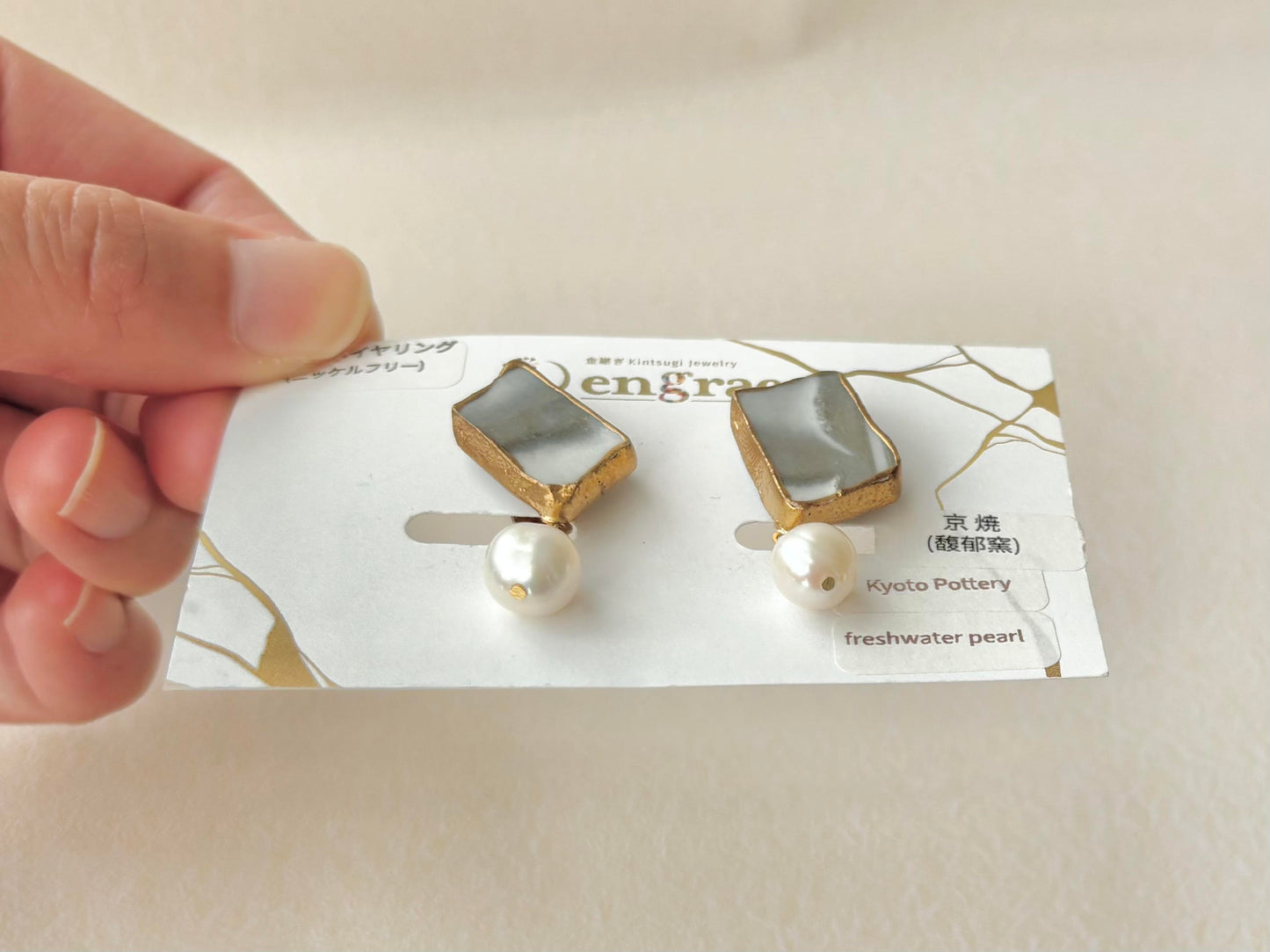 京焼 　金継ぎ　ネジバネ式イヤリング　グレー　白　淡水パール　揺れる　天然石　伝統工芸　＃381