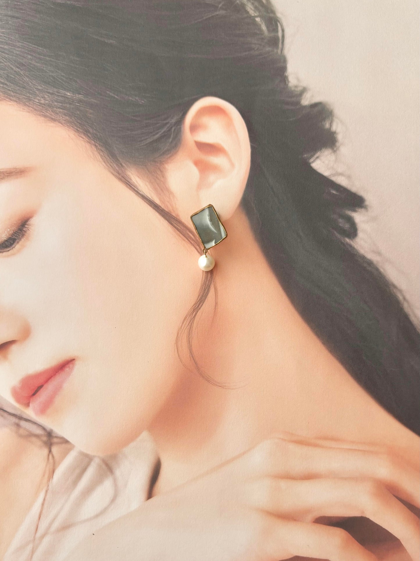 京焼 　金継ぎ　ネジバネ式イヤリング　グレー　白　淡水パール　揺れる　天然石　伝統工芸　＃381