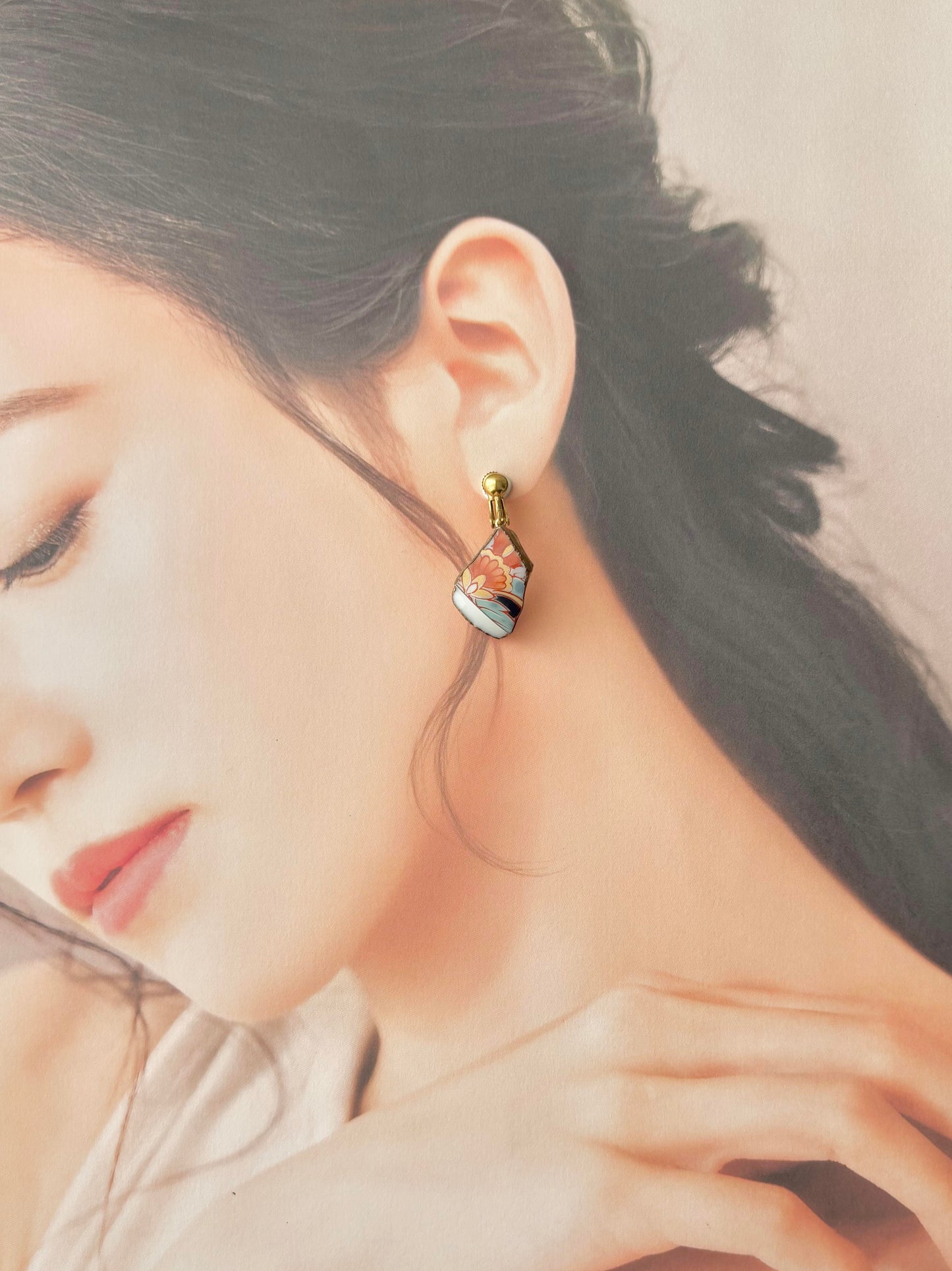 有田焼 　金継ぎ　ネジバネ式イヤリング　オレンジ　水色　花柄　リーフ柄　揺れる　伝統工芸　＃382