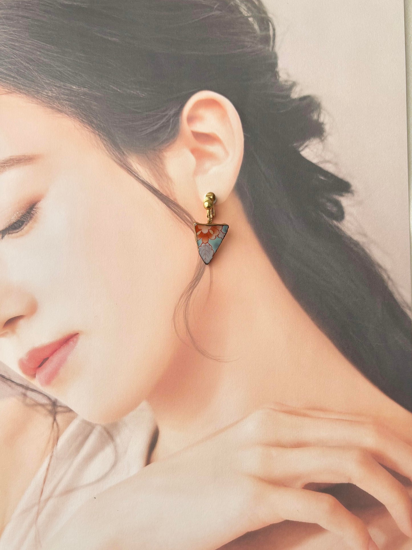 有田焼 　金継ぎ　ネジバネ式イヤリング　オレンジ　水色　花柄　リーフ柄　揺れる　伝統工芸　＃382