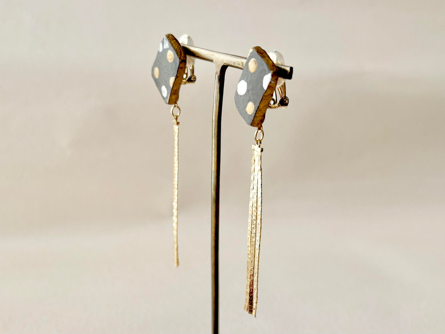 唐津焼　金継ぎ　ネジバネ式イヤリング　ゴールド　シルバー　黒　ドット柄　伝統工芸　#383