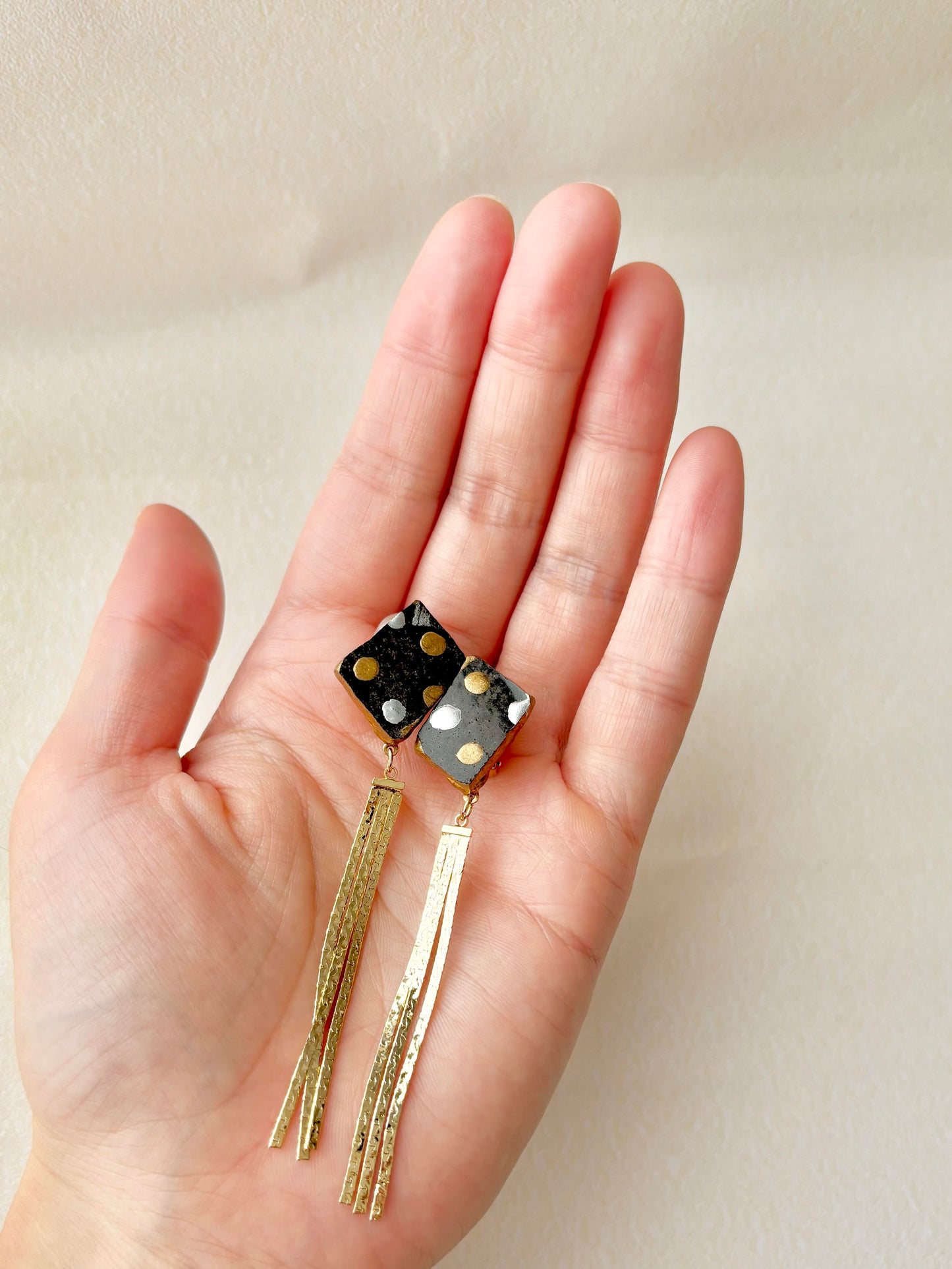 唐津焼　金継ぎ　ネジバネ式イヤリング　ゴールド　シルバー　黒　ドット柄　伝統工芸　#383