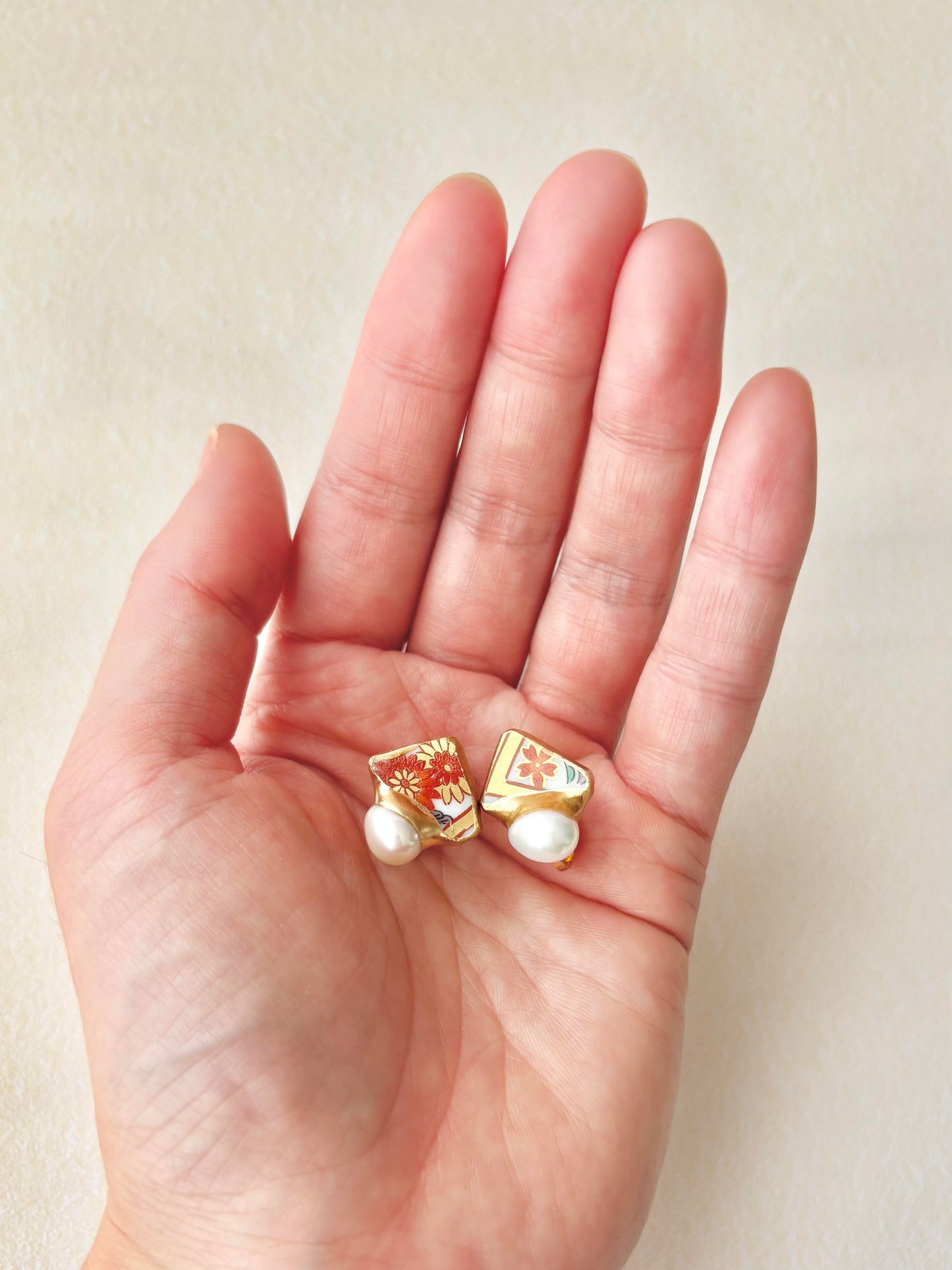 有田焼 　金継ぎ　ネジバネ式イヤリング　オレンジ　ゴールド　花柄　 淡水パール　天然石　伝統工芸　＃384