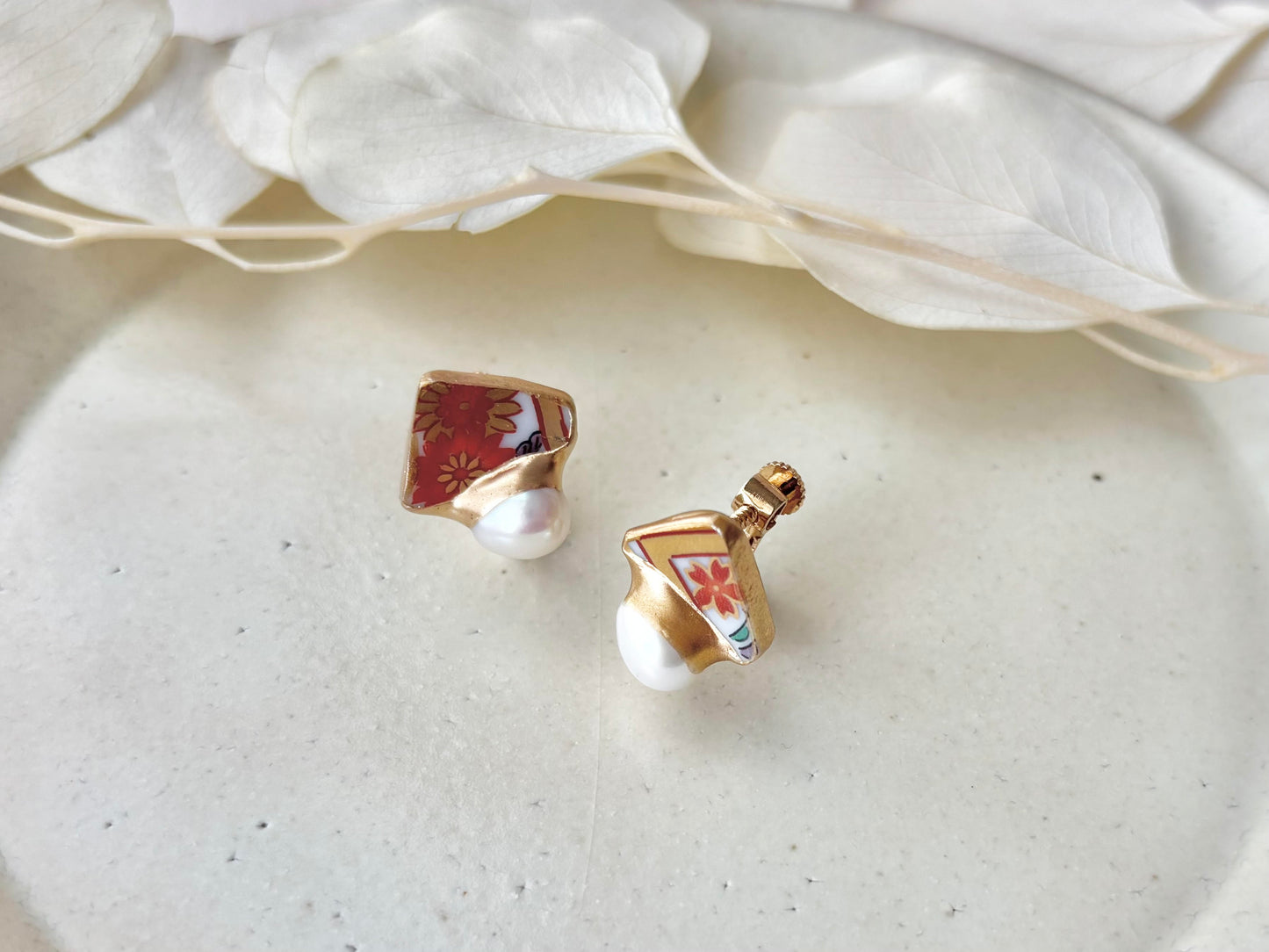 有田焼 　金継ぎ　ネジバネ式イヤリング　オレンジ　ゴールド　花柄　 淡水パール　天然石　伝統工芸　＃384