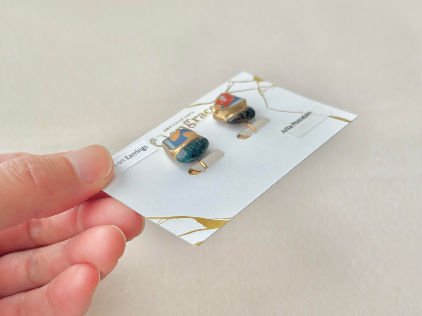 有田焼 　金継ぎ　ネジバネ式イヤリング　赤　花柄　 アパタイト　天然石　伝統工芸　＃385