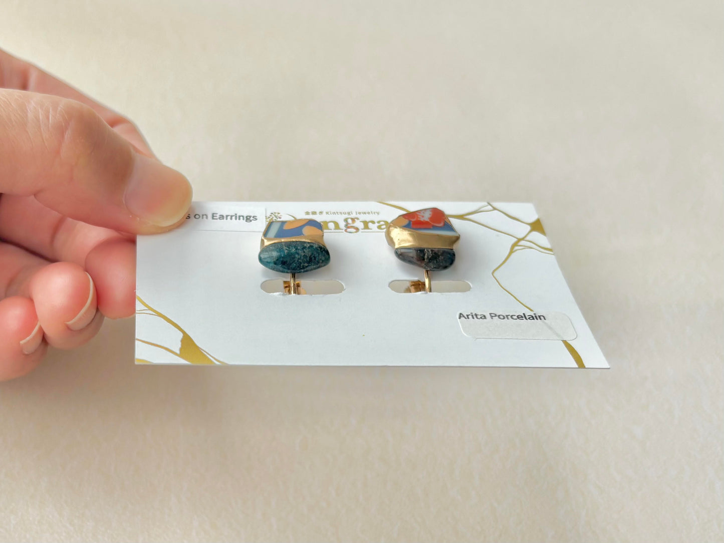 有田焼 　金継ぎ　ネジバネ式イヤリング　赤　花柄　 アパタイト　天然石　伝統工芸　＃385