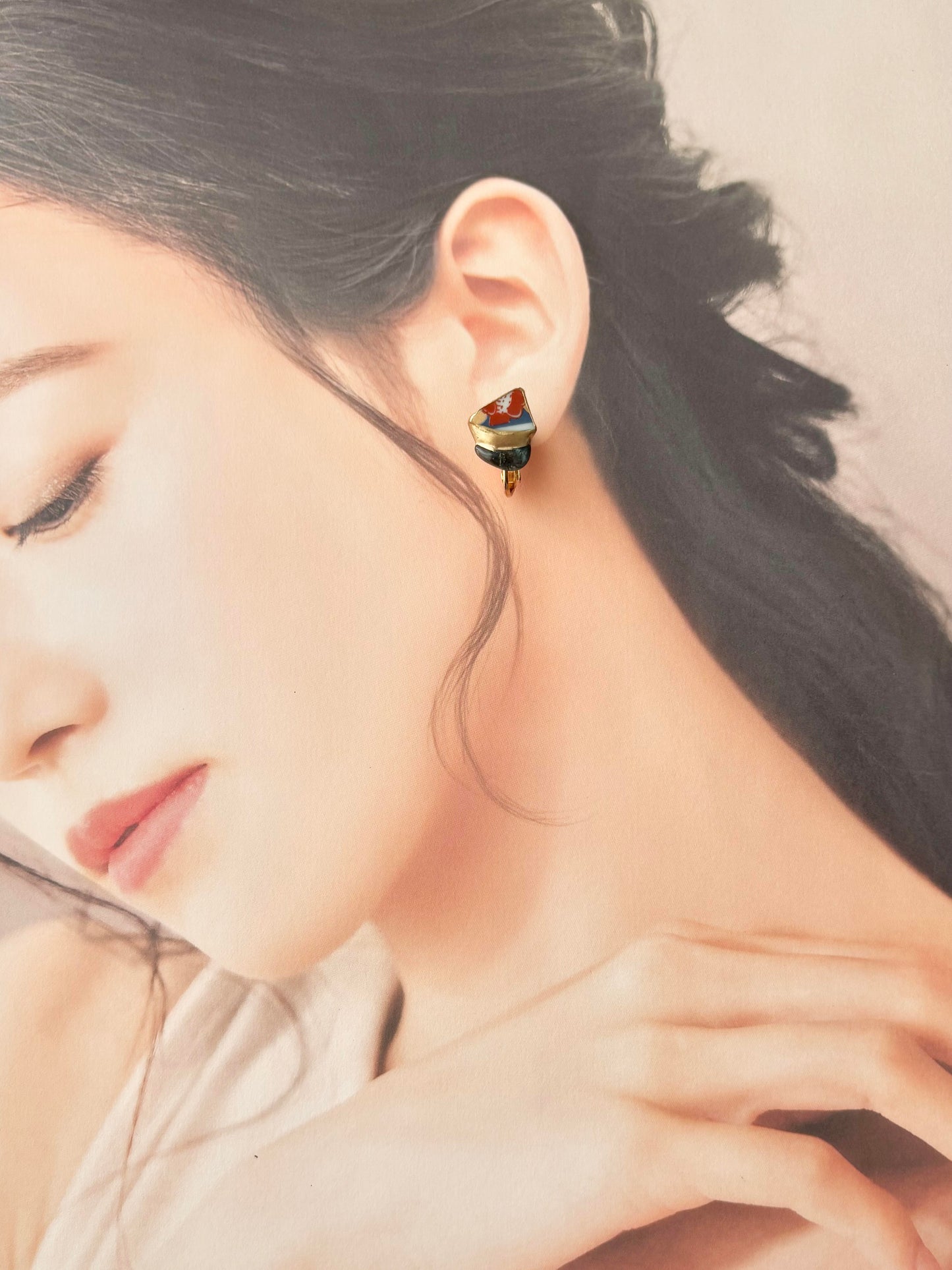 有田焼 　金継ぎ　ネジバネ式イヤリング　赤　花柄　 アパタイト　天然石　伝統工芸　＃385