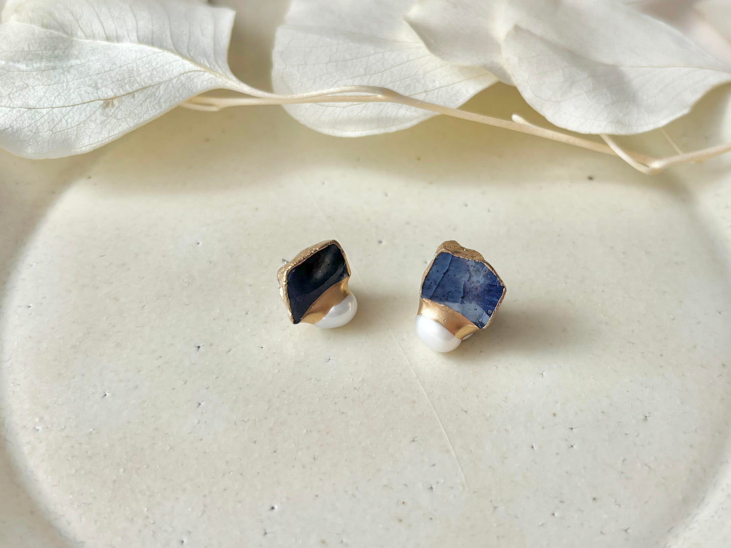 萩焼　金継ぎ　サージカルステンレスピアス　藍色　淡水パール　天然石　 伝統工芸　＃386