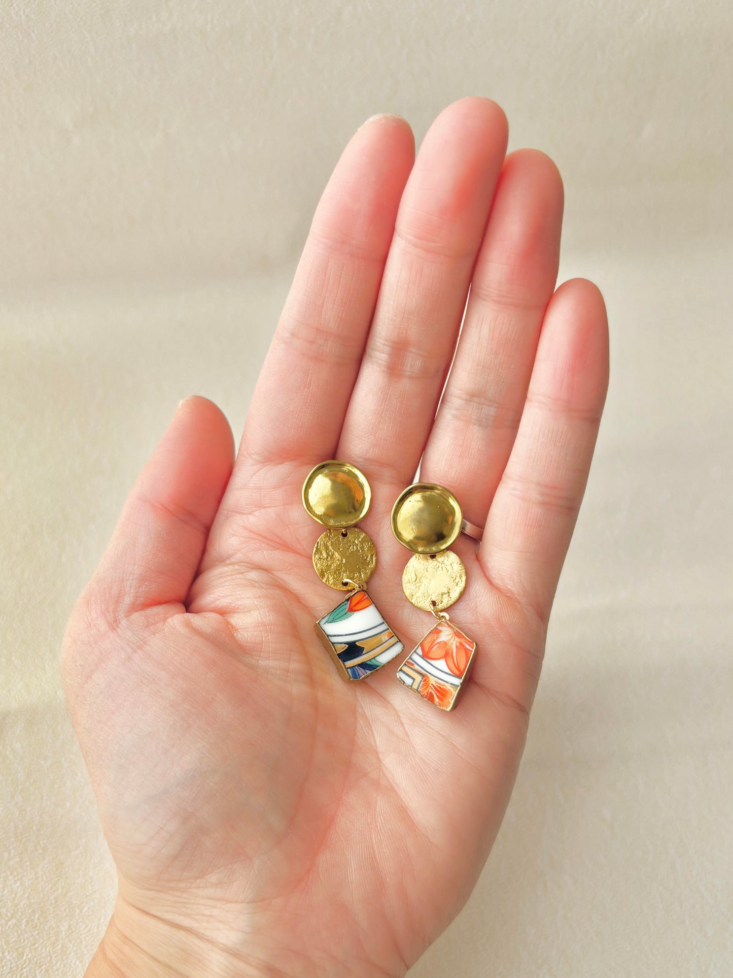 有田焼 　金継ぎ　サージカルステンレスピアス　オレンジ　花柄　リーフ柄　揺れる　伝統工芸　＃387