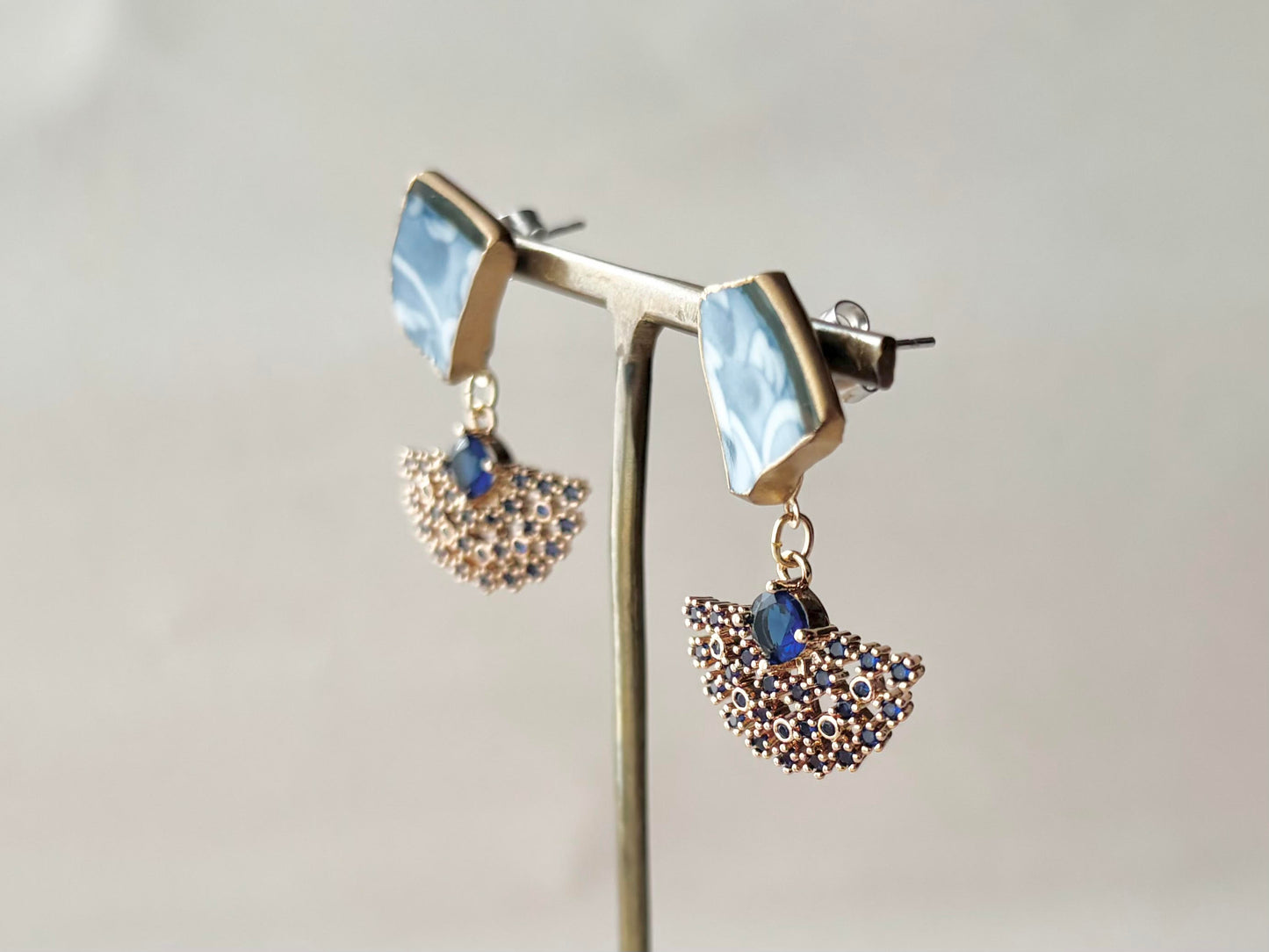 有田焼 　金継ぎ　サージカルステンレスピアス　青　和柄　揺れる　伝統工芸　＃388