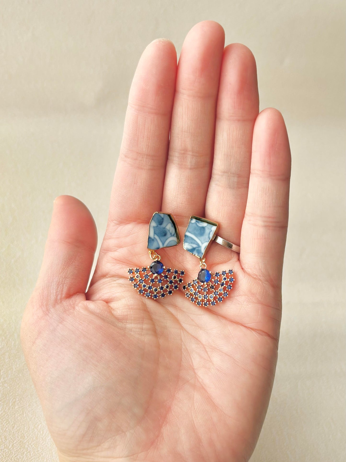 有田焼 　金継ぎ　サージカルステンレスピアス　青　和柄　揺れる　伝統工芸　＃388