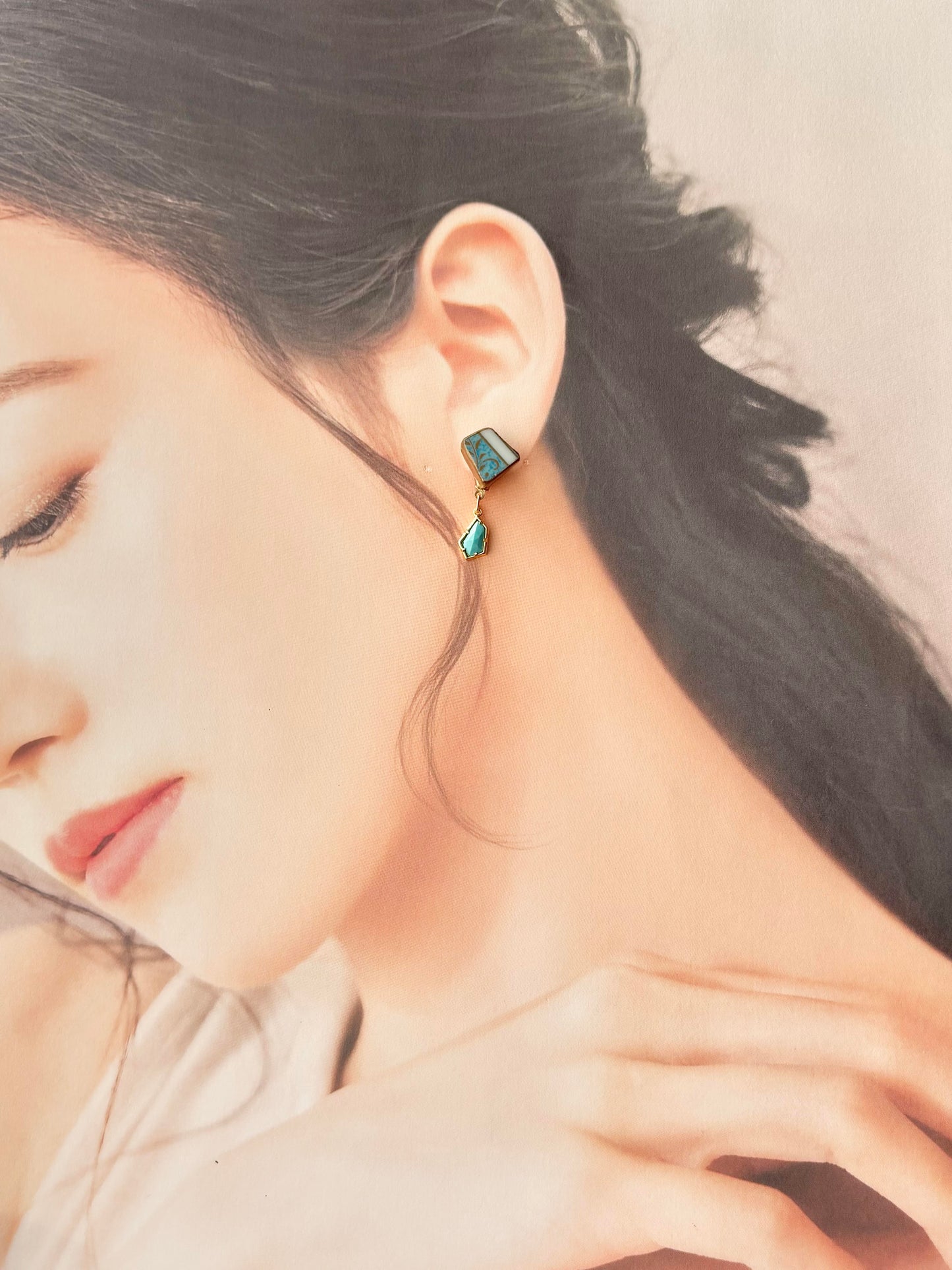 有田焼 　金継ぎ　サージカルステンレスピアス　水色　白　リーフ柄　揺れる　ターコイズ　伝統工芸　天然石　＃389