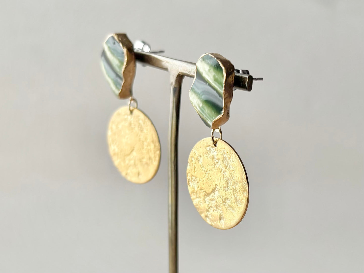 織部焼　金継ぎ　サージカルステンレスピアス　深い緑　ゴールド　伝統工芸　＃390