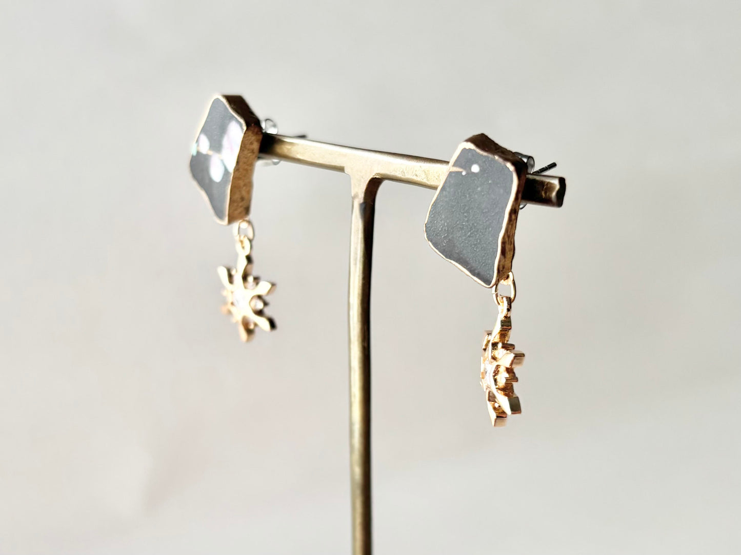 京焼 　金継ぎ　サージカルステンレスピアス　手書き　絵付け　花柄　黒　伝統工芸　＃391